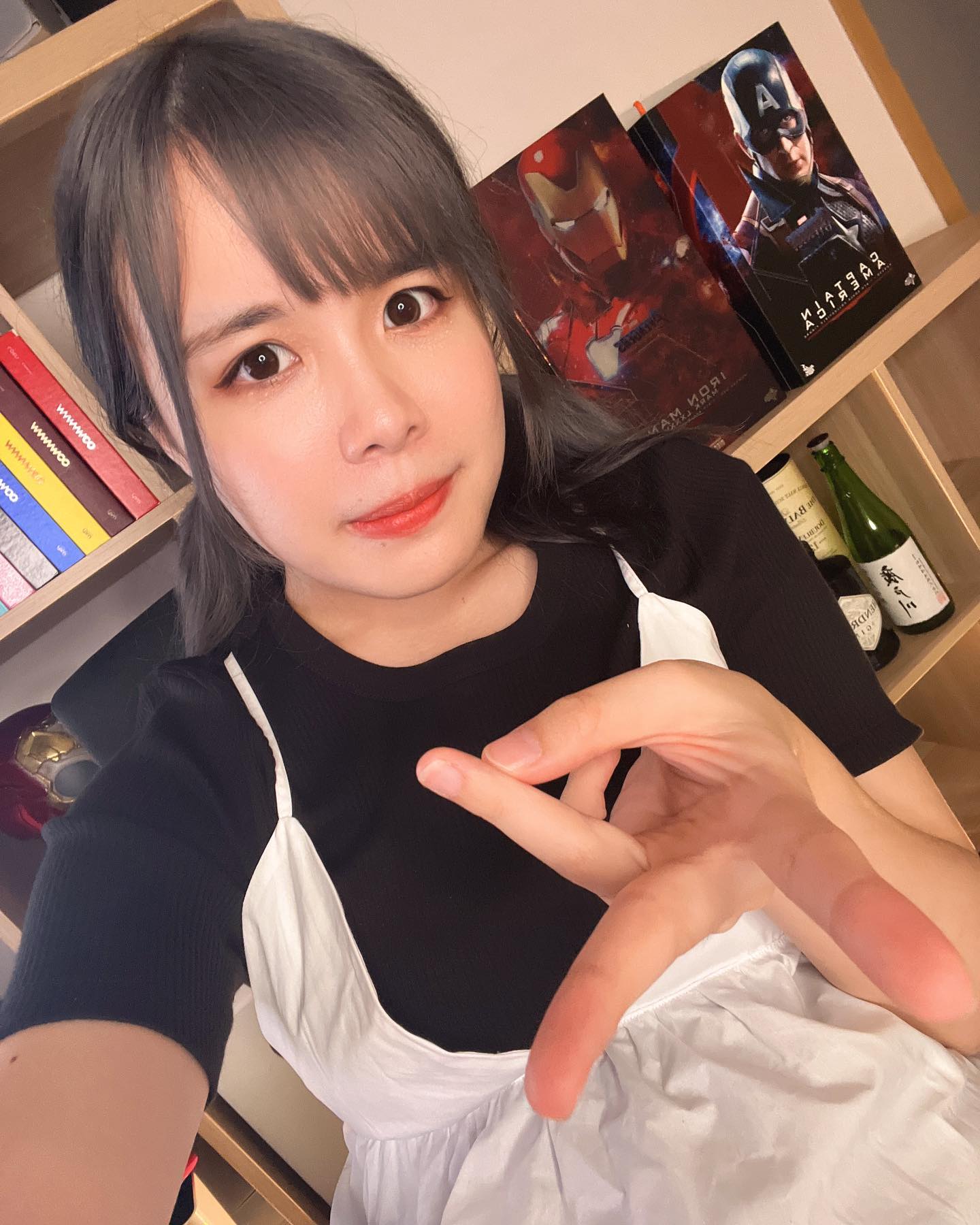  勉強跟上潮流抽筋倒V自拍(；´Д`A

下�...