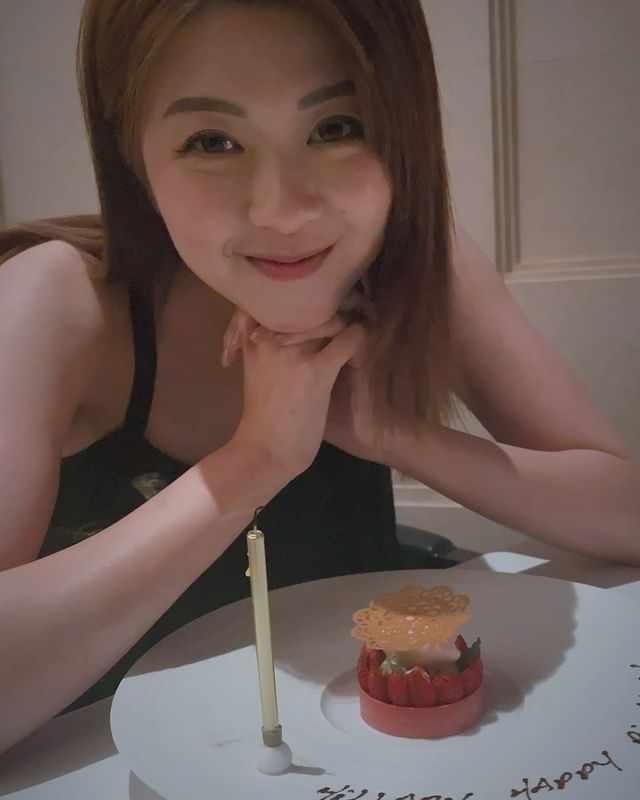  臨睡前翻看一下相簿
希望今晚發個甜�...