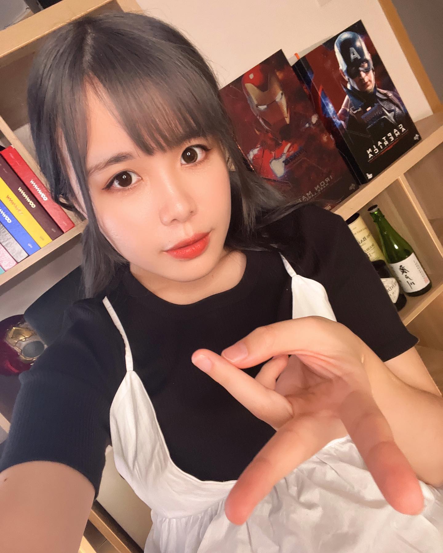  勉強跟上潮流抽筋倒V自拍(；´Д`A

下�...