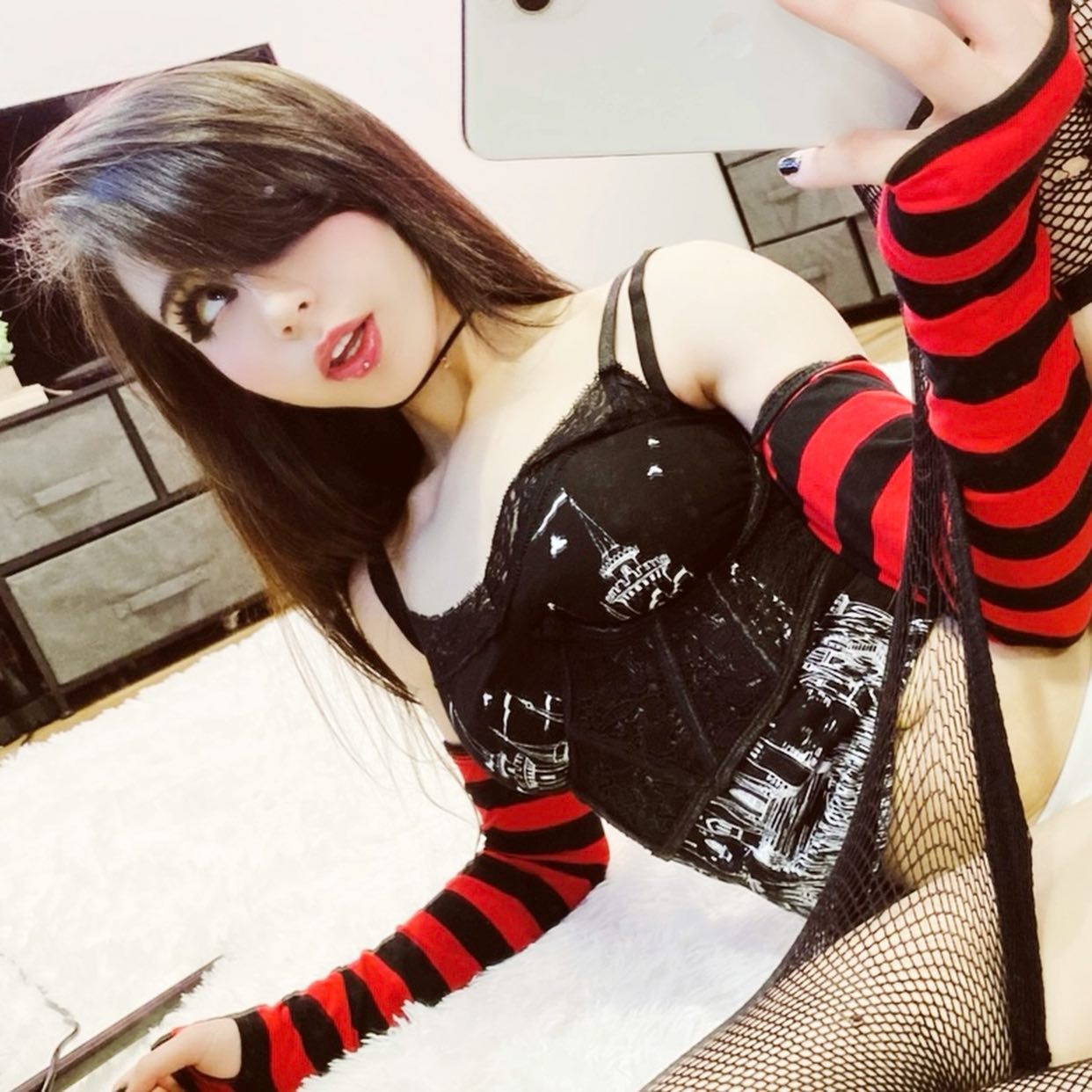  interesting pose 