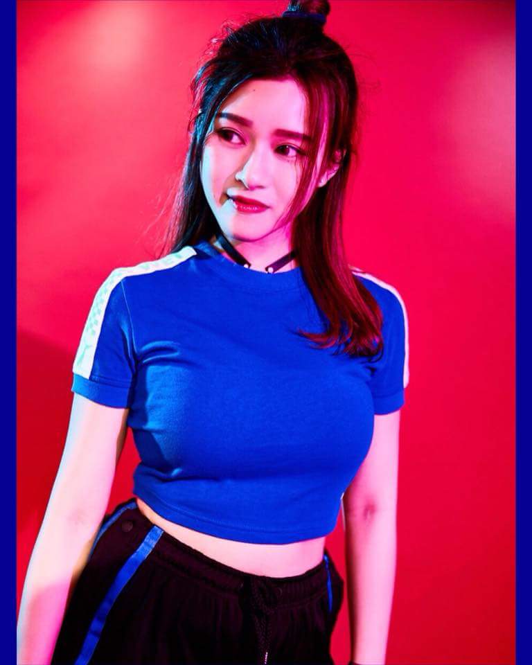  Reneebobo Li 李蔓瑩的確有被自己帥到一�...