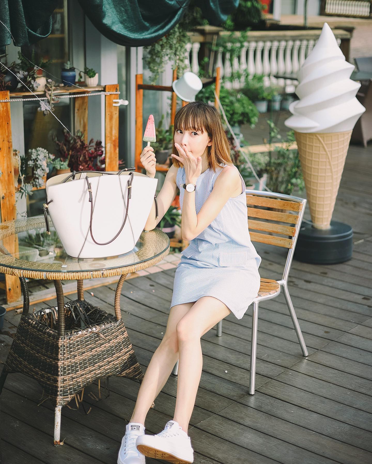  My ideal handbag in white 
Classy n comfy 
I m in ...