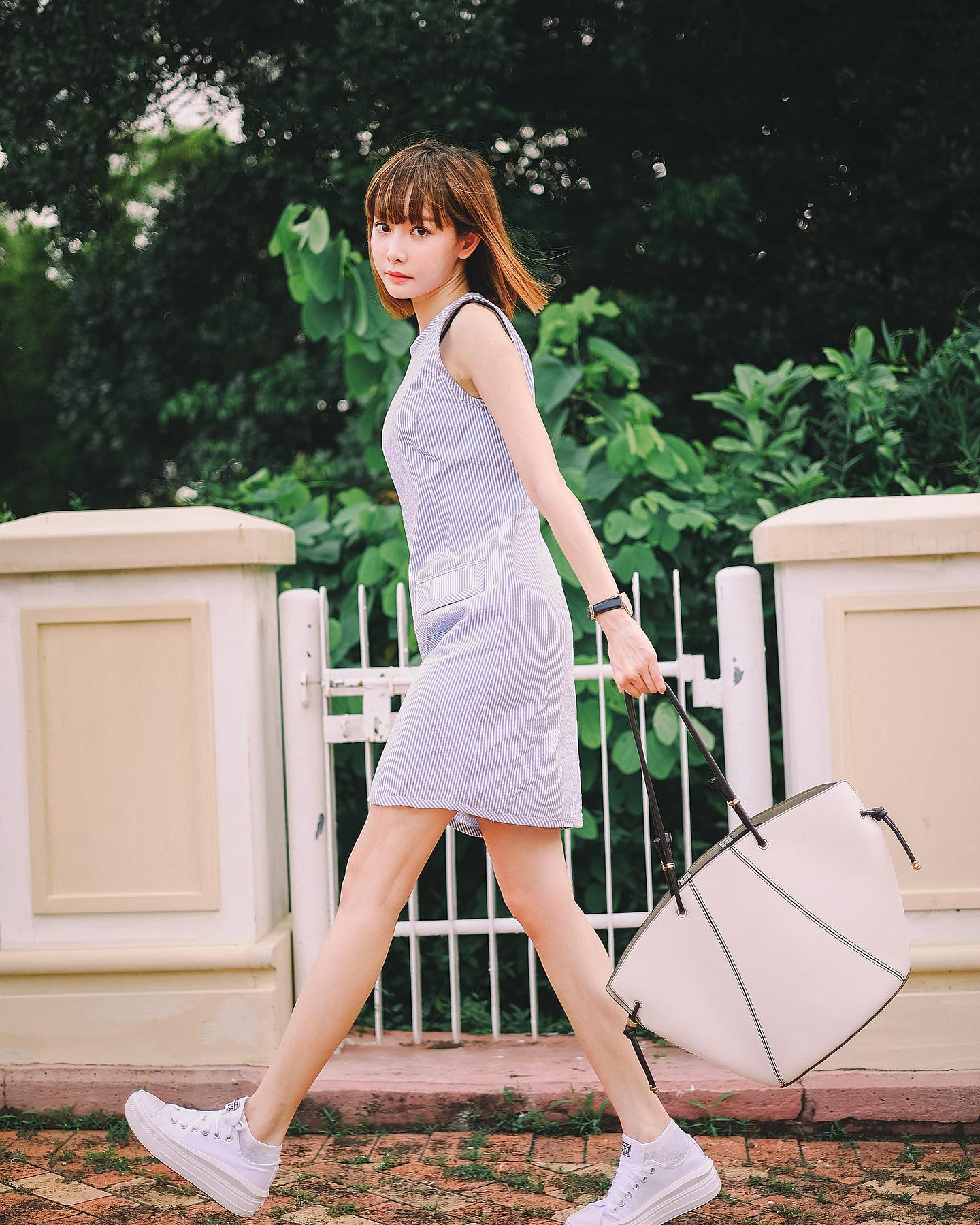  My ideal handbag in white 
Classy n comfy 
I m in ...