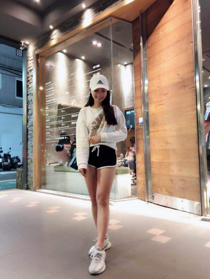  木子萱一回國馬上來救我的腿 痛到歪�...