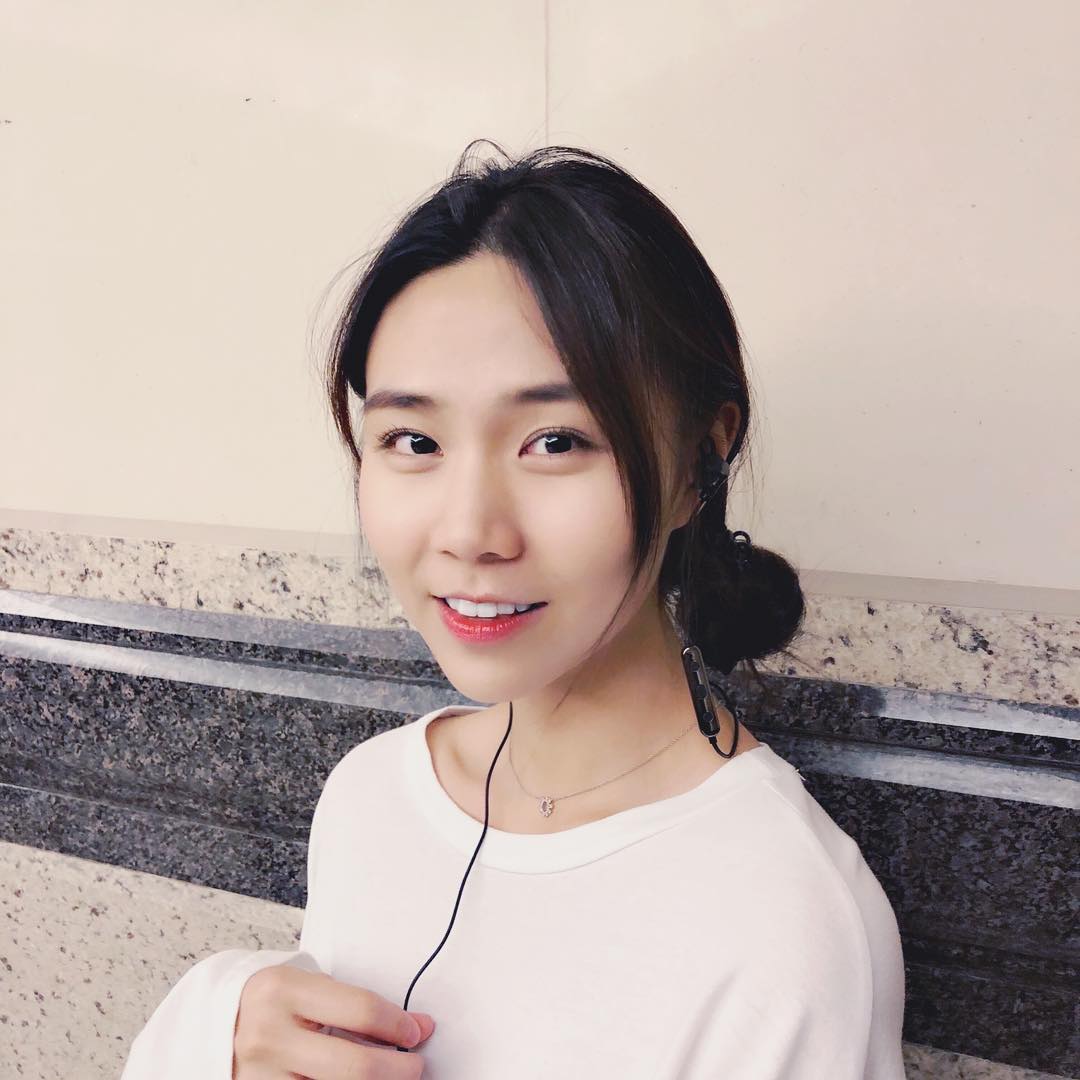  .
很久很久以前
有一個毛毛蟲跟蒲公�...