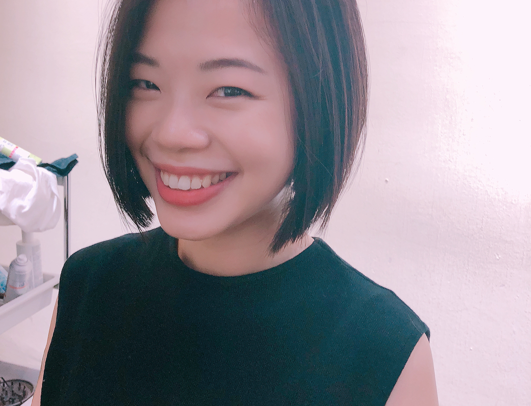  短髮
自然捲女孩燙了四個月後來剪更�...