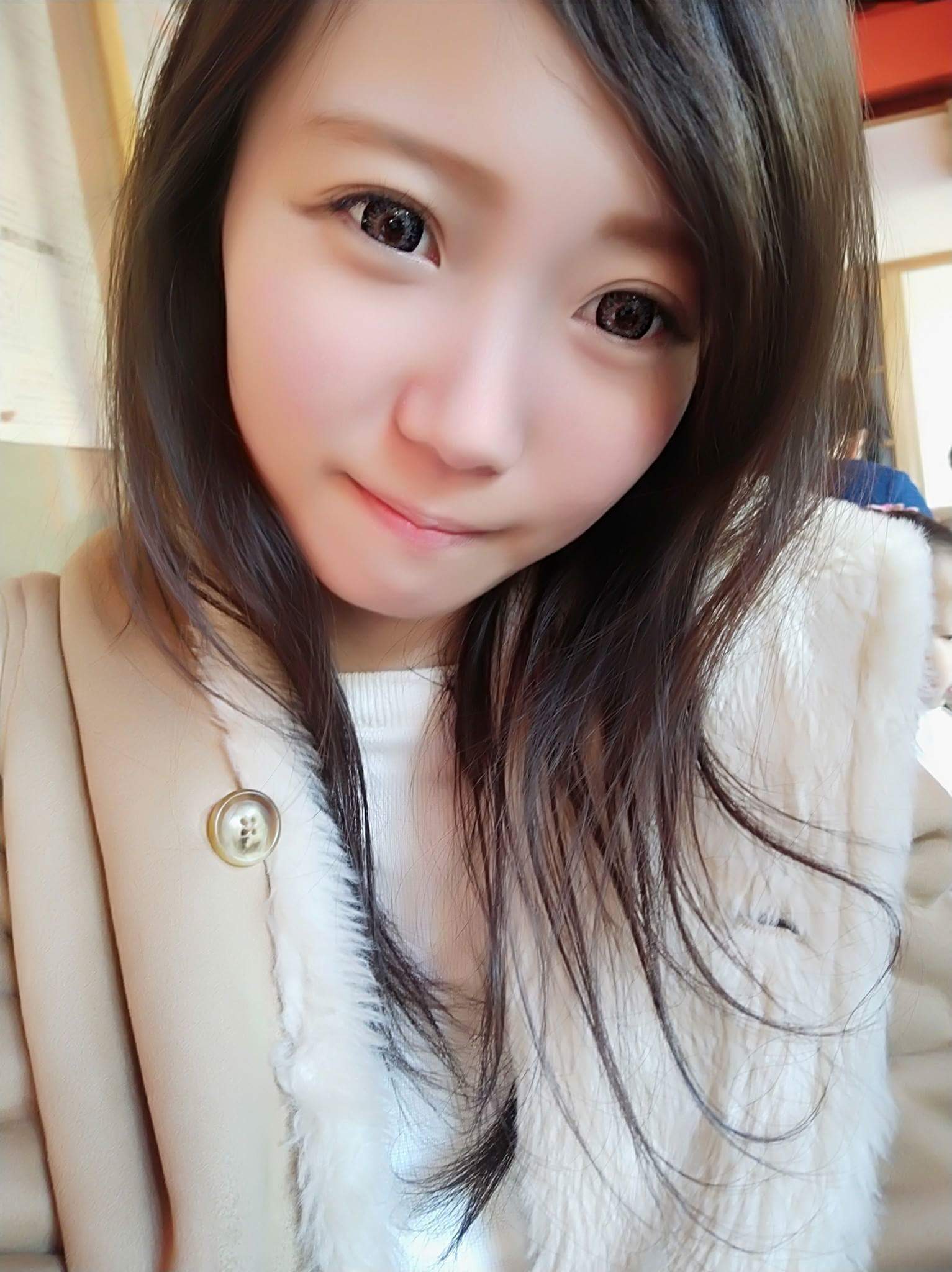  Christina Nana瀏海留長了是不是比較成熟...