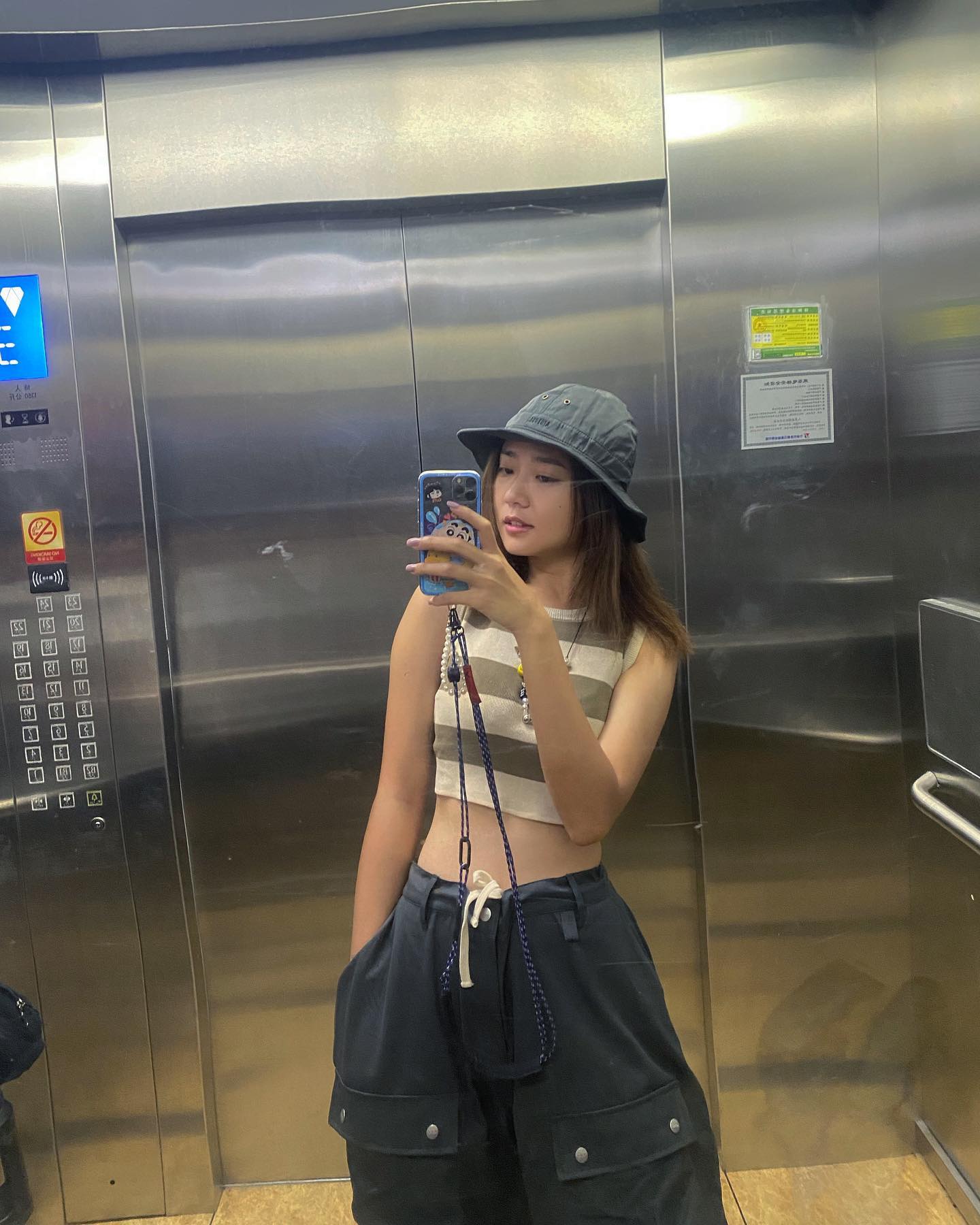  熱出個腹肌
咁明唔明有幾熱