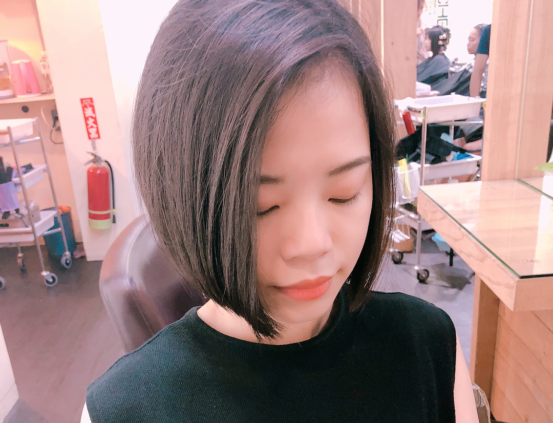  短髮
自然捲女孩燙了四個月後來剪更�...