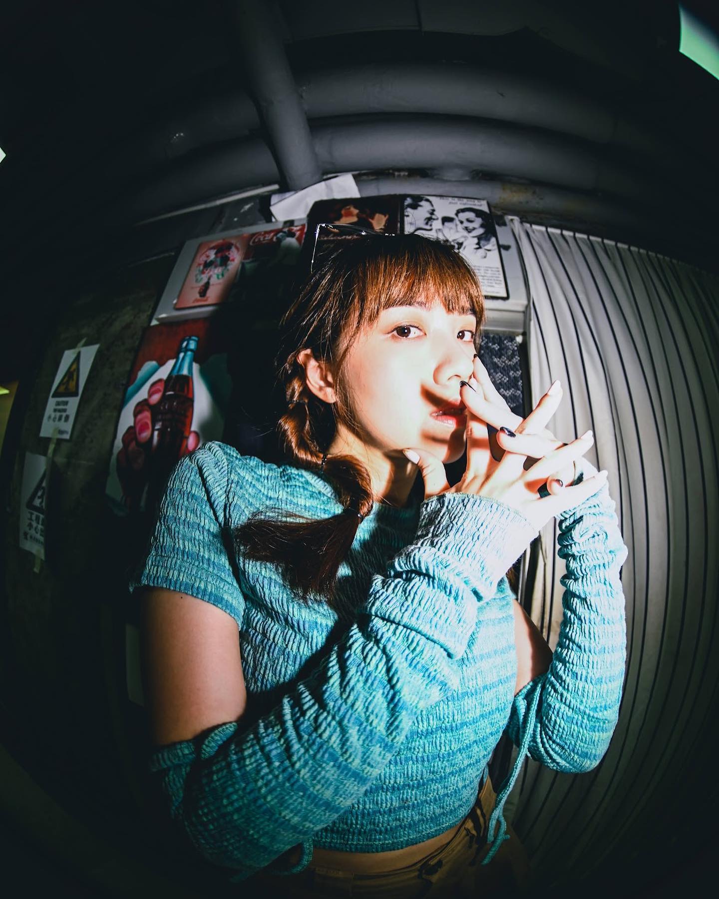  Y2K style feat. 裝修緊嘅背景 and 地下未�...