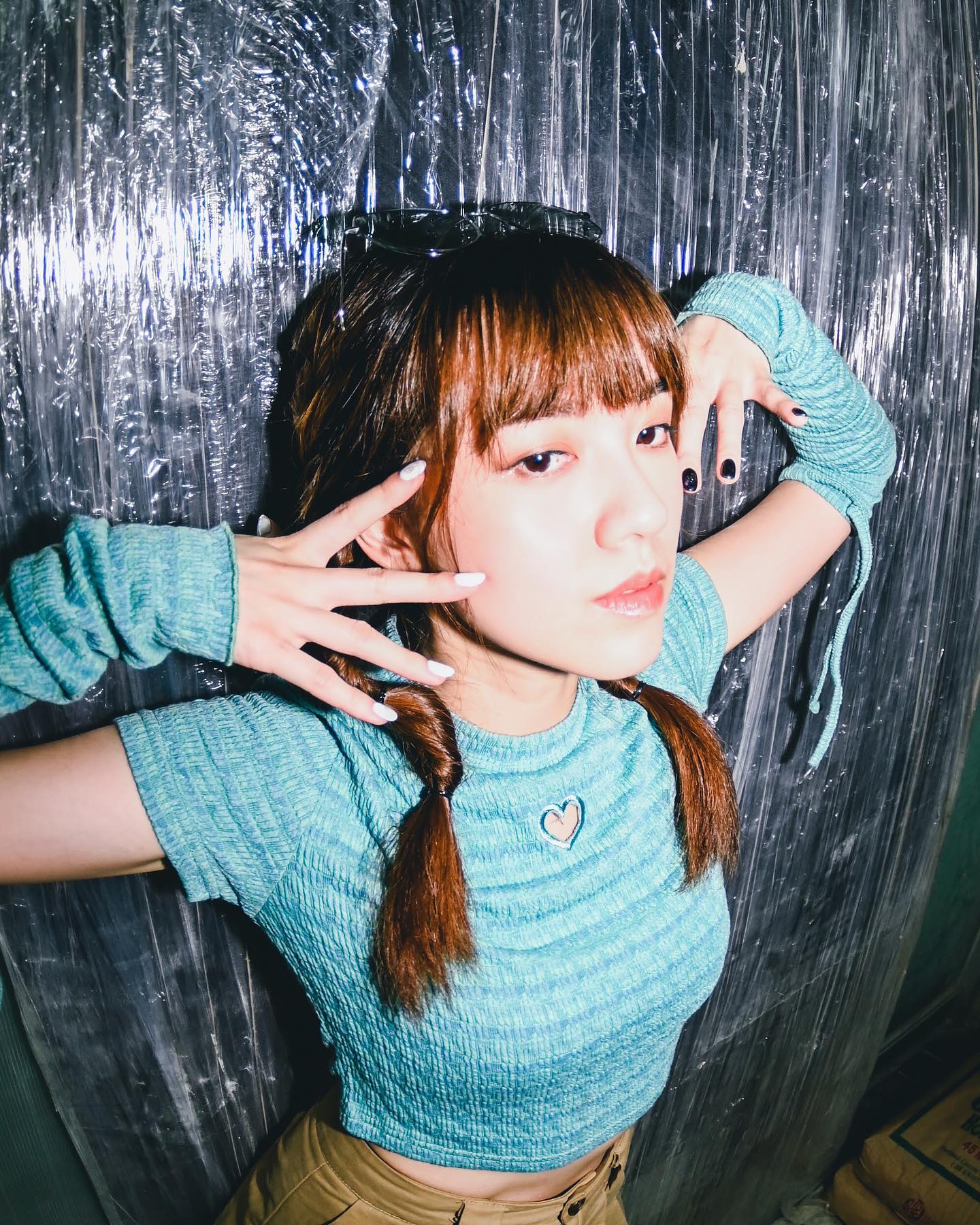  Y2K style feat. 裝修緊嘅背景 and 地下未�...
