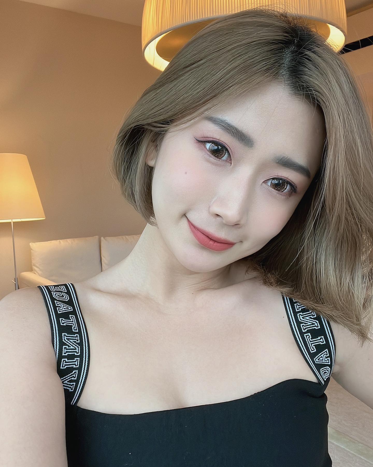  Hi 久違的自拍