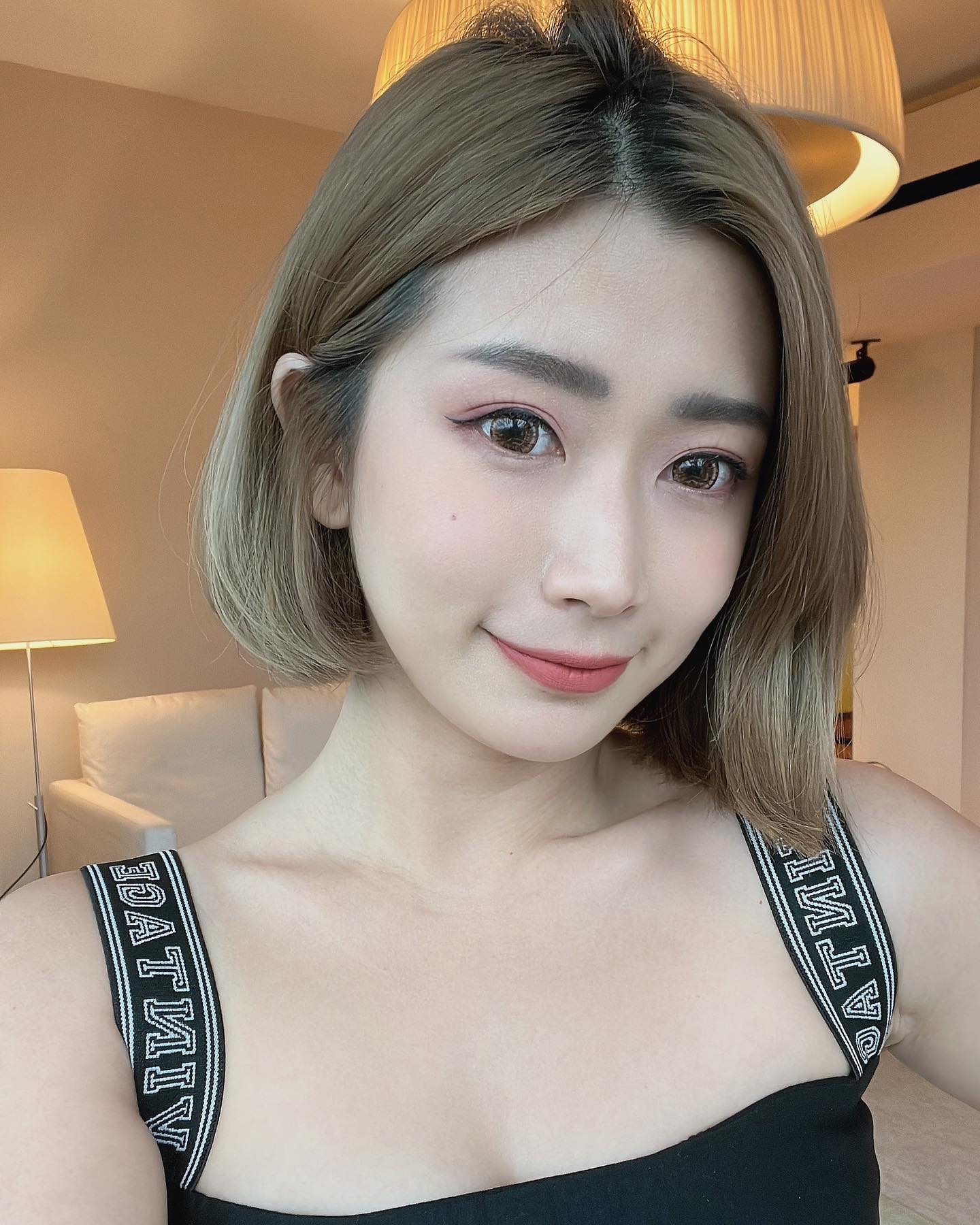  Hi 久違的自拍