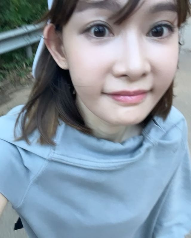  好突然
即興爬青山 
未到一半 下雨 下...