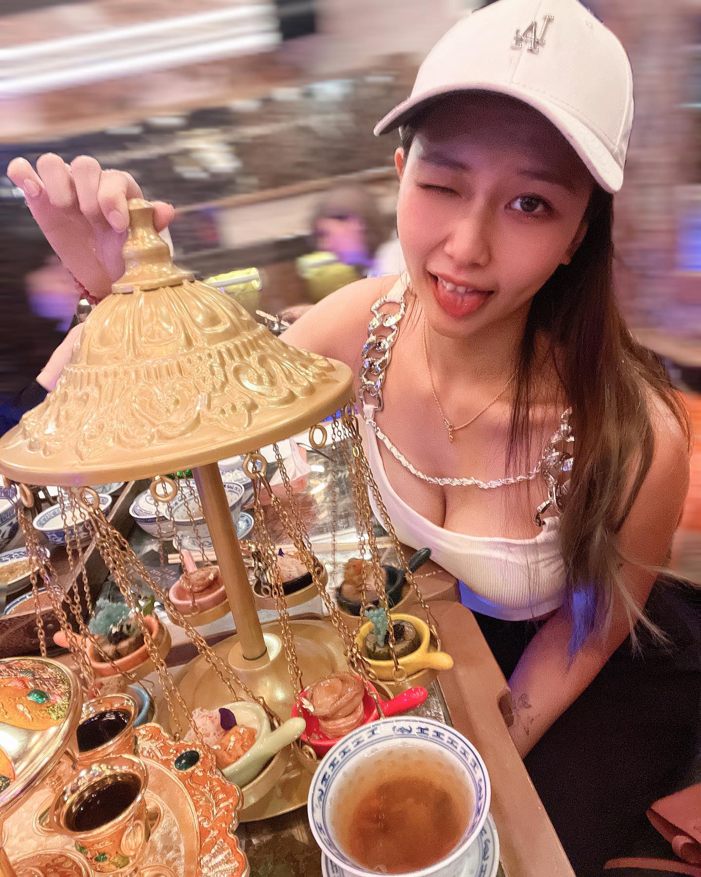  多喝水多吃飯多睡覺多想我 啾咪