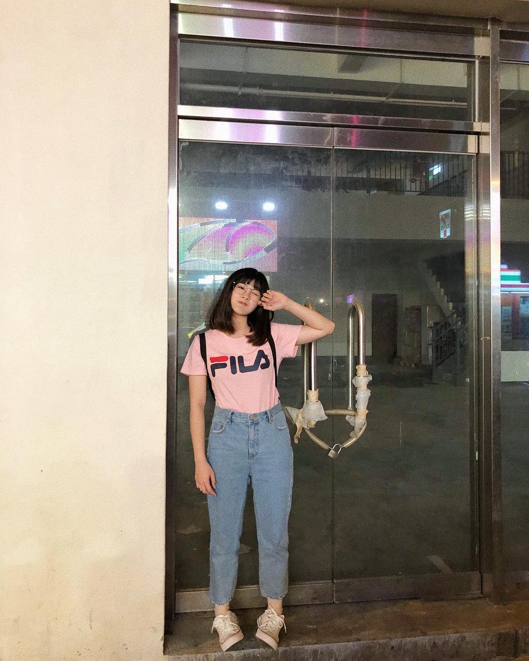 話說.....
CORNERC個ICON就係著住件女裝FIL...