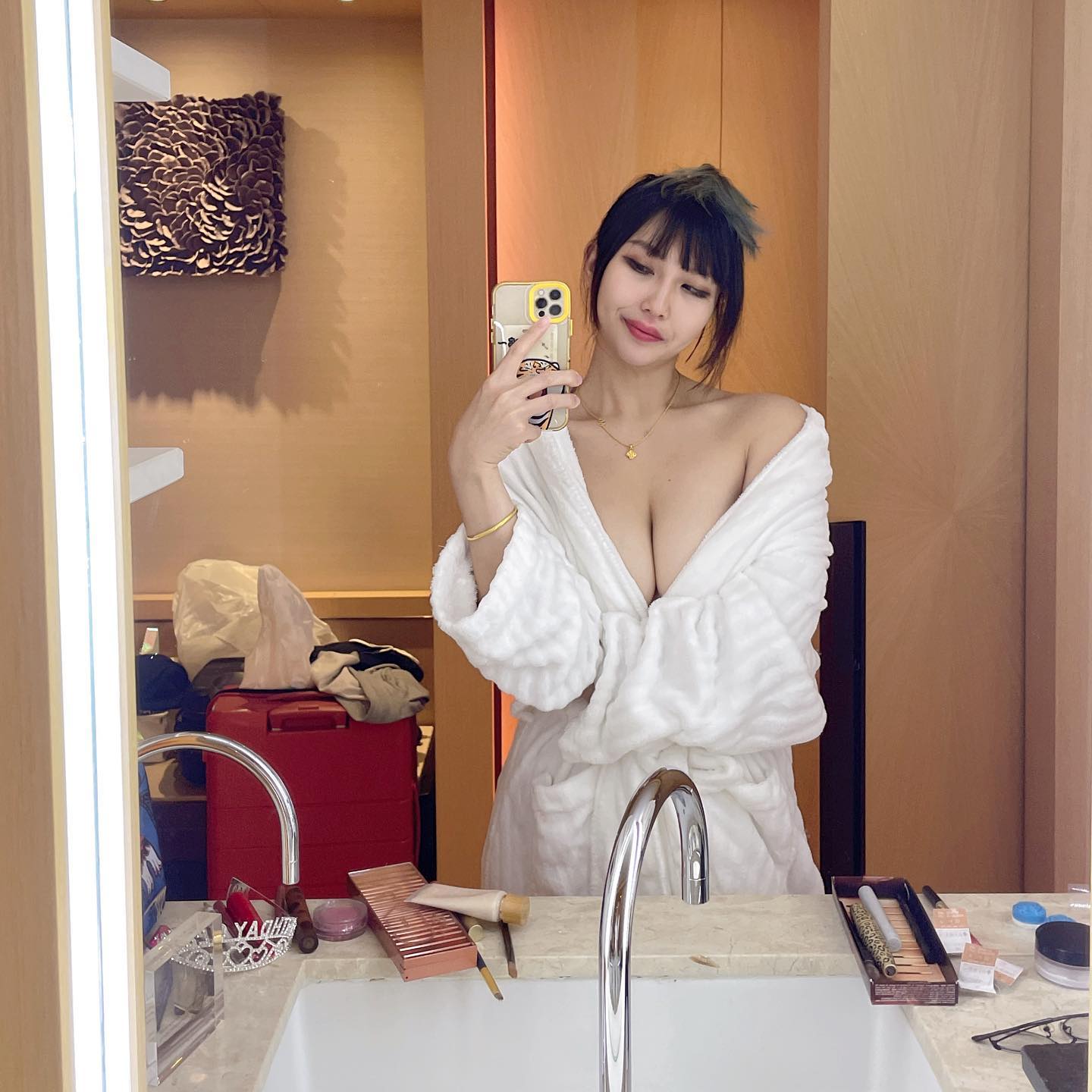  哼