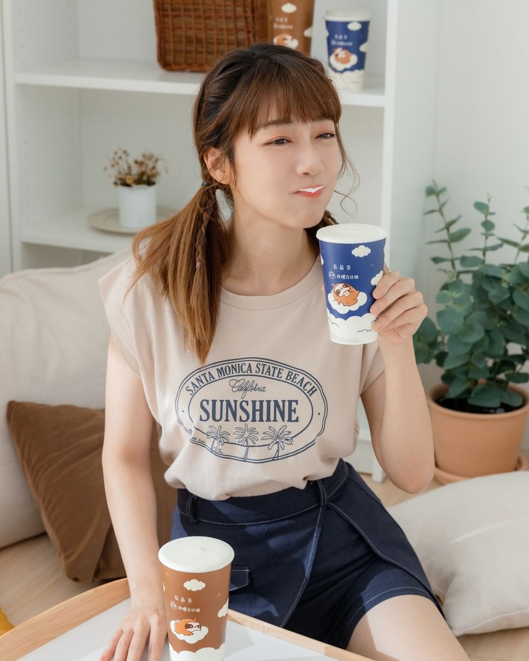  喝奶蓋都要跟朋友比誰的白鬍子厚
哈�...