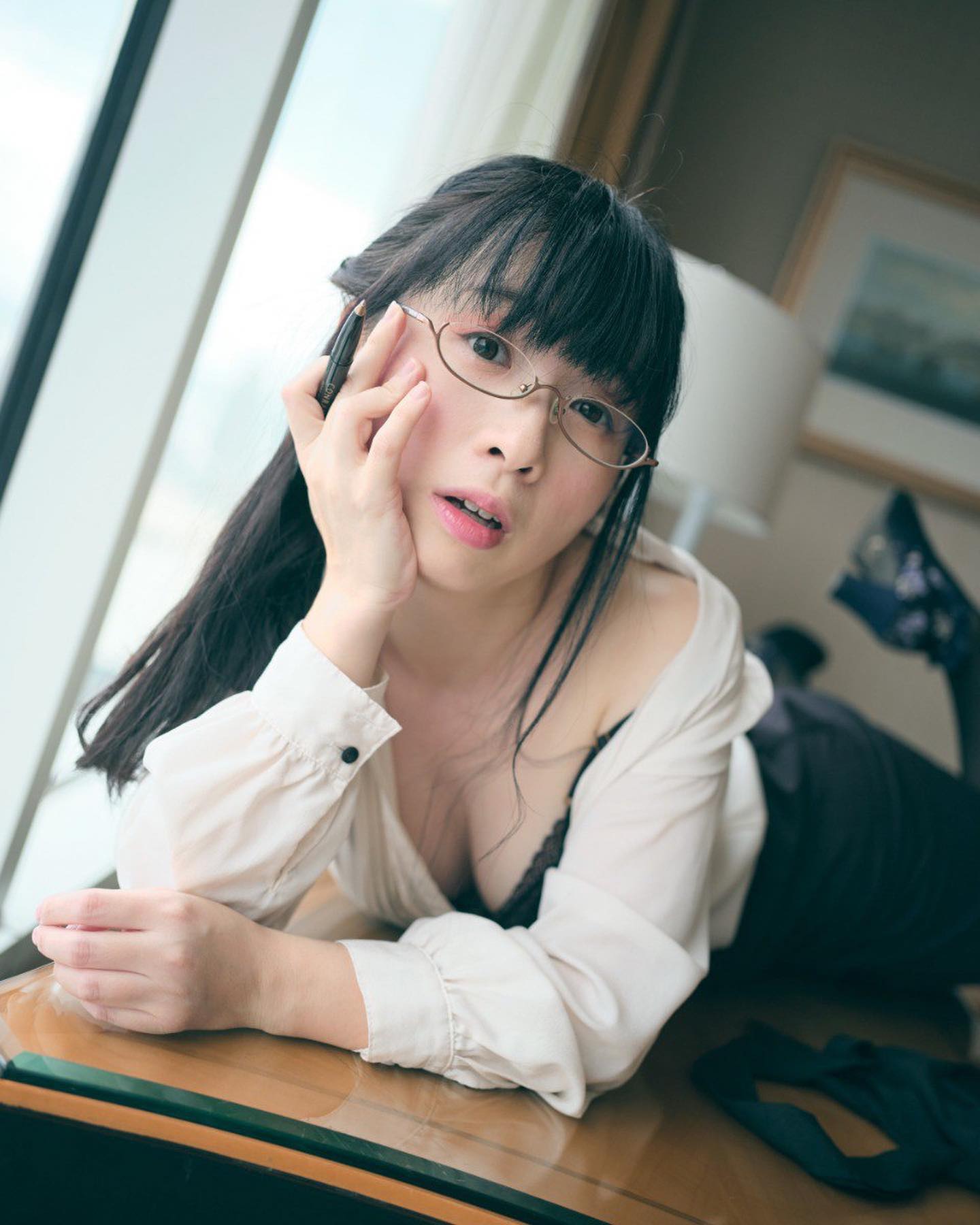  #小崎福利社
返工加油！躺在辦公桌上...