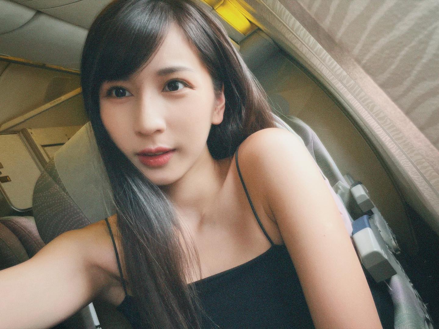  Selfie on ✈️ 今日成個腦都係想買機票...