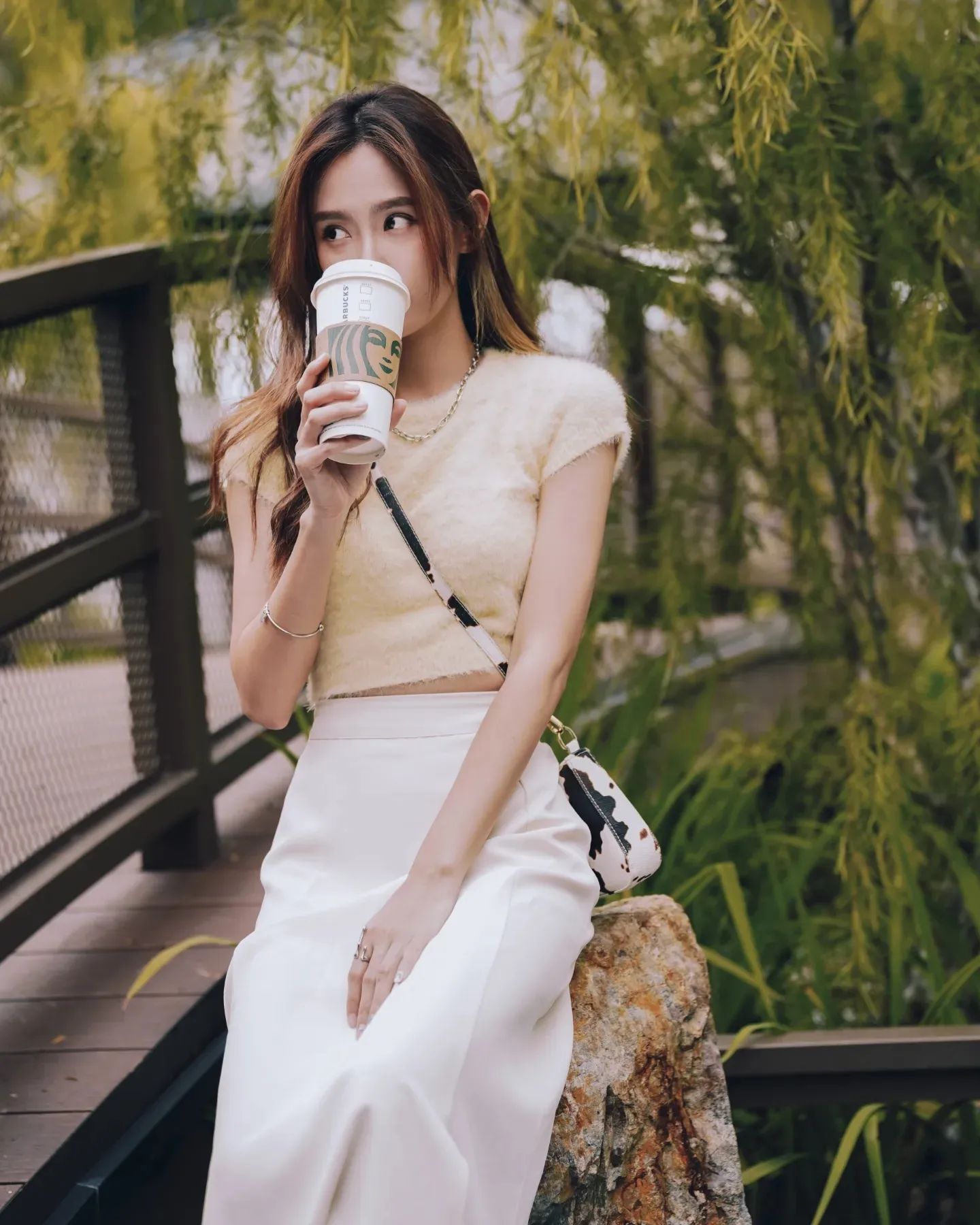  听说拍了美女的照片 不po的话 会遭雷�...