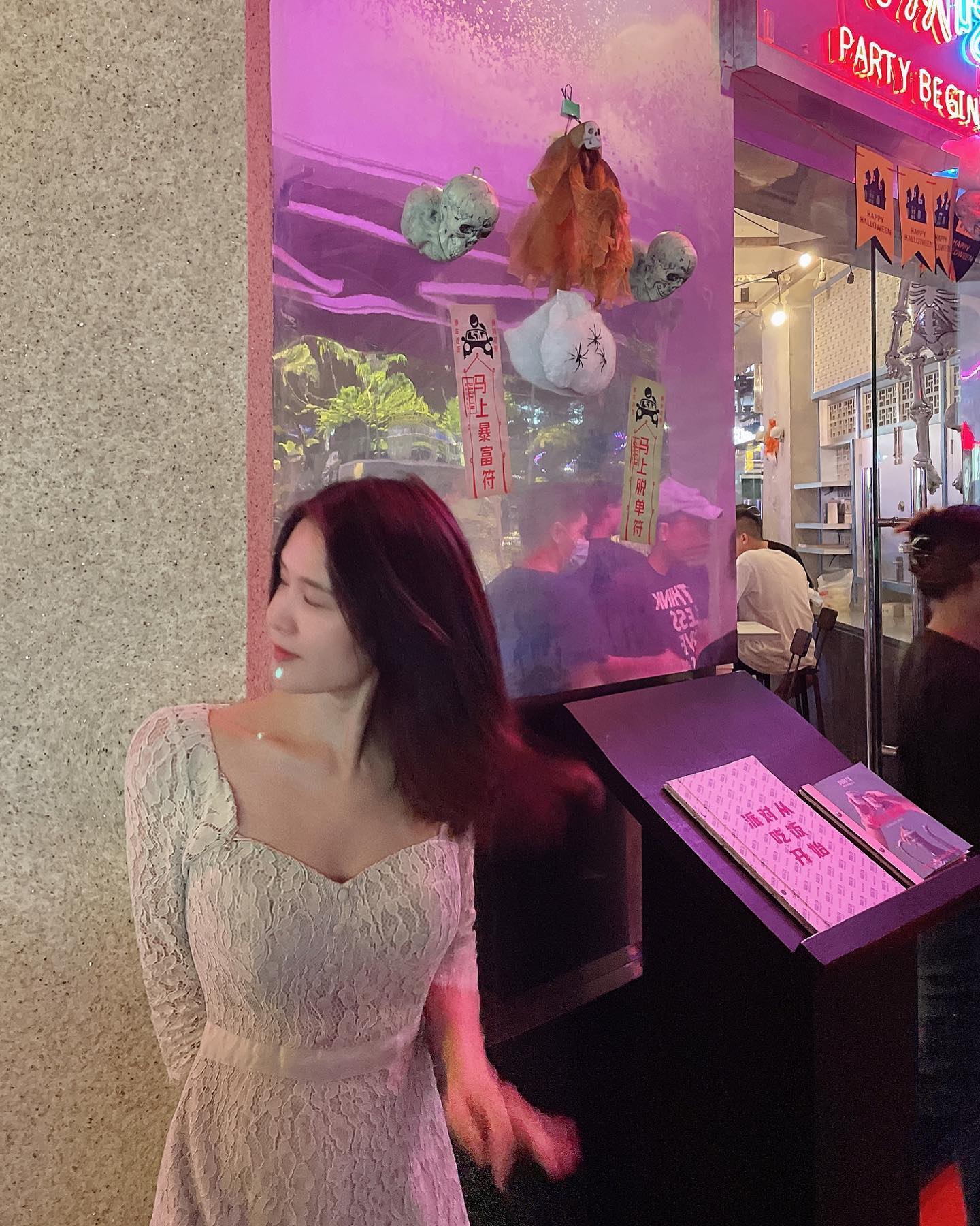  有什么事等我喝了这杯再说