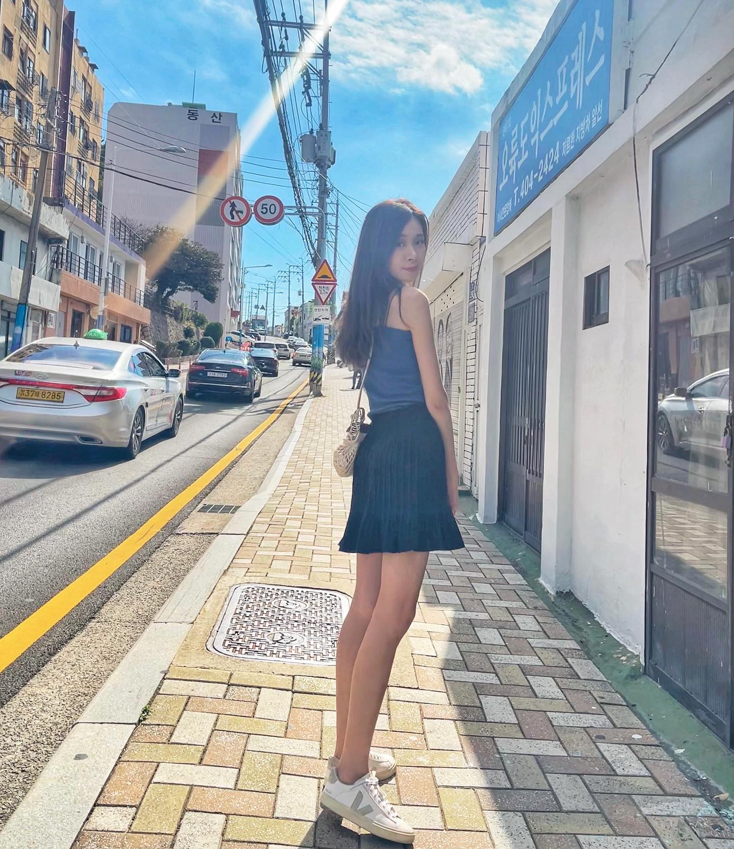  .
行樓梯行左成朝☀️
但開心嘅