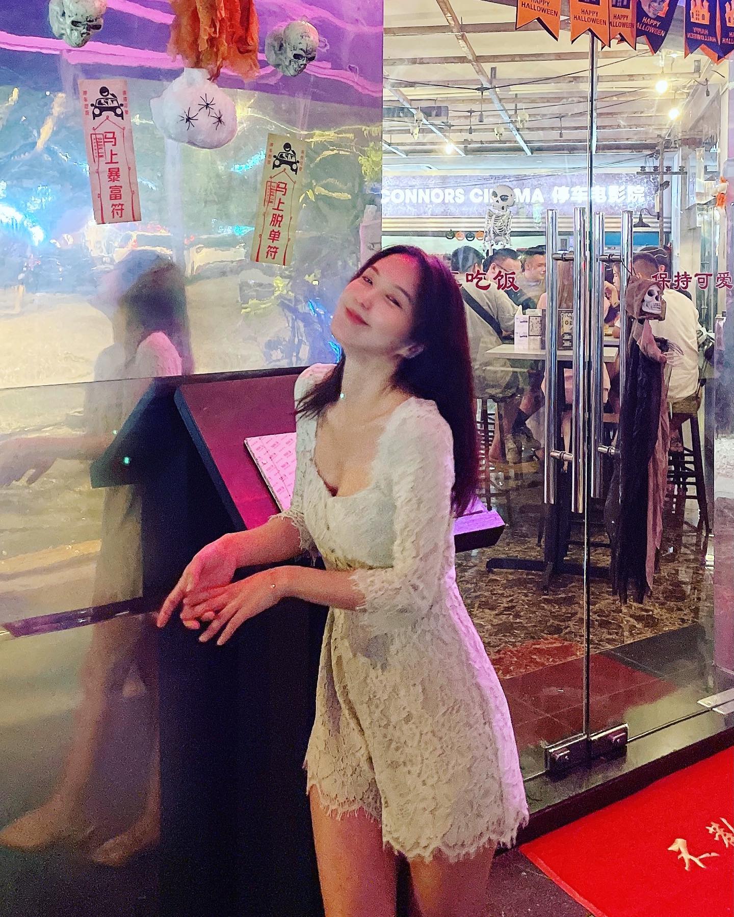  有什么事等我喝了这杯再说