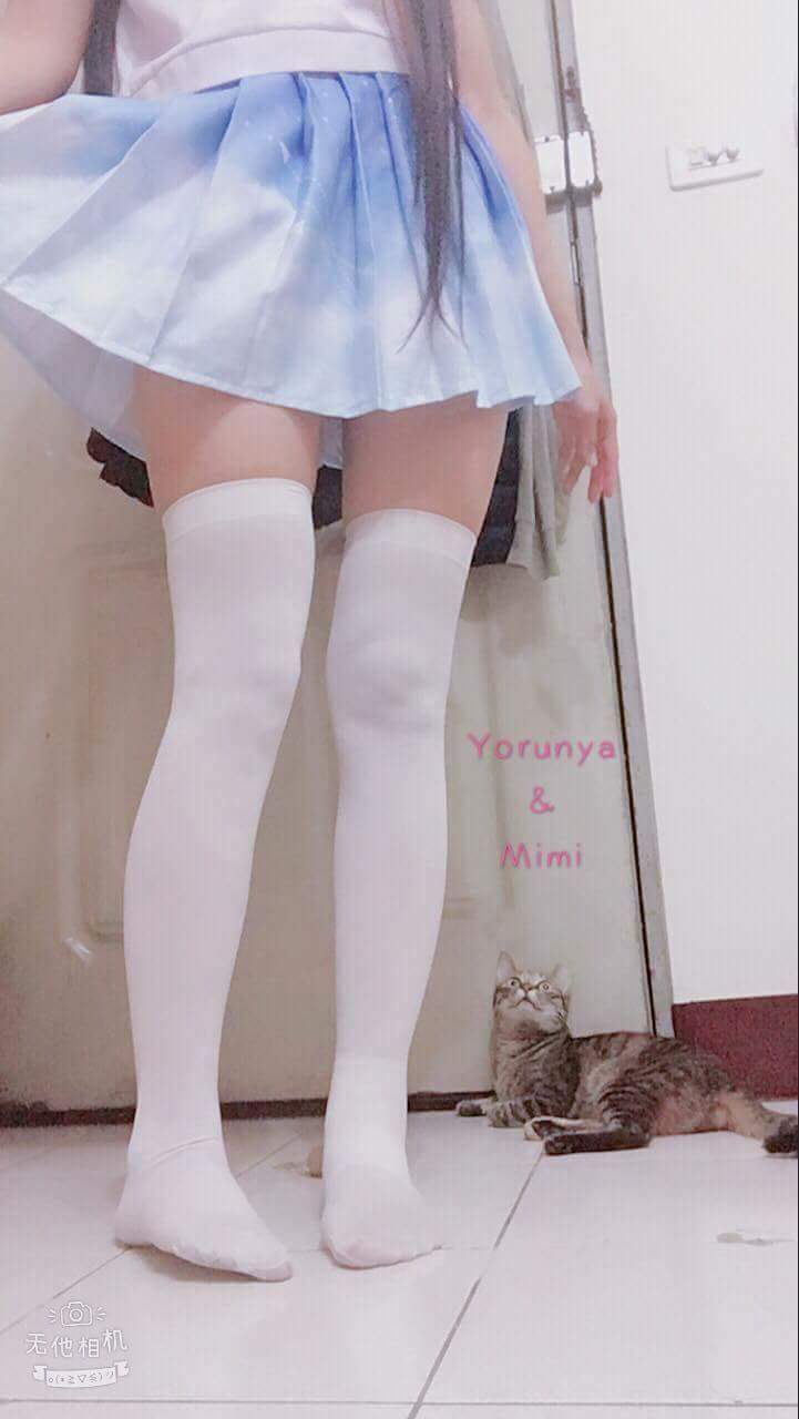  迷你裙 x 絕對領域  x 過膝襪想看更多�...