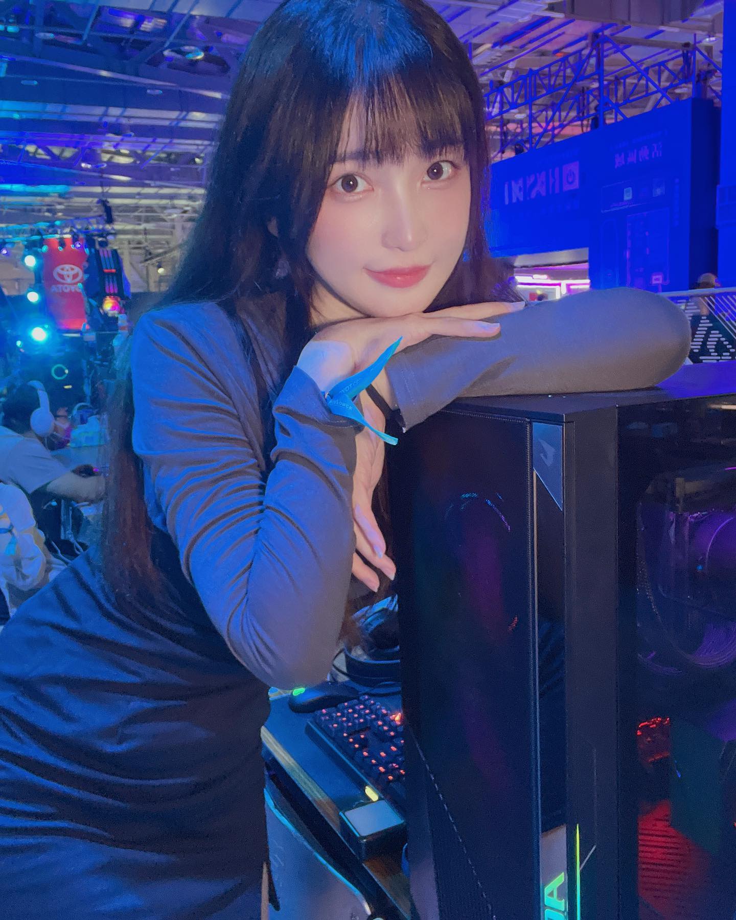  感謝 @aorus_tw 借我效率好的電腦外觀又...