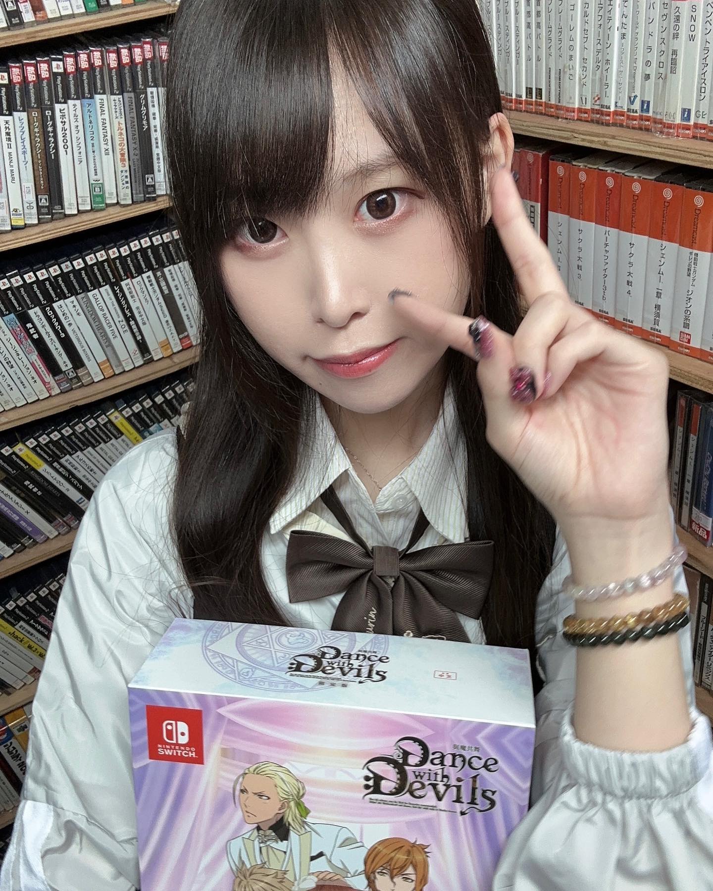  同daddy媽咪去街
貓cafe同買新game(ﾉ>ω
