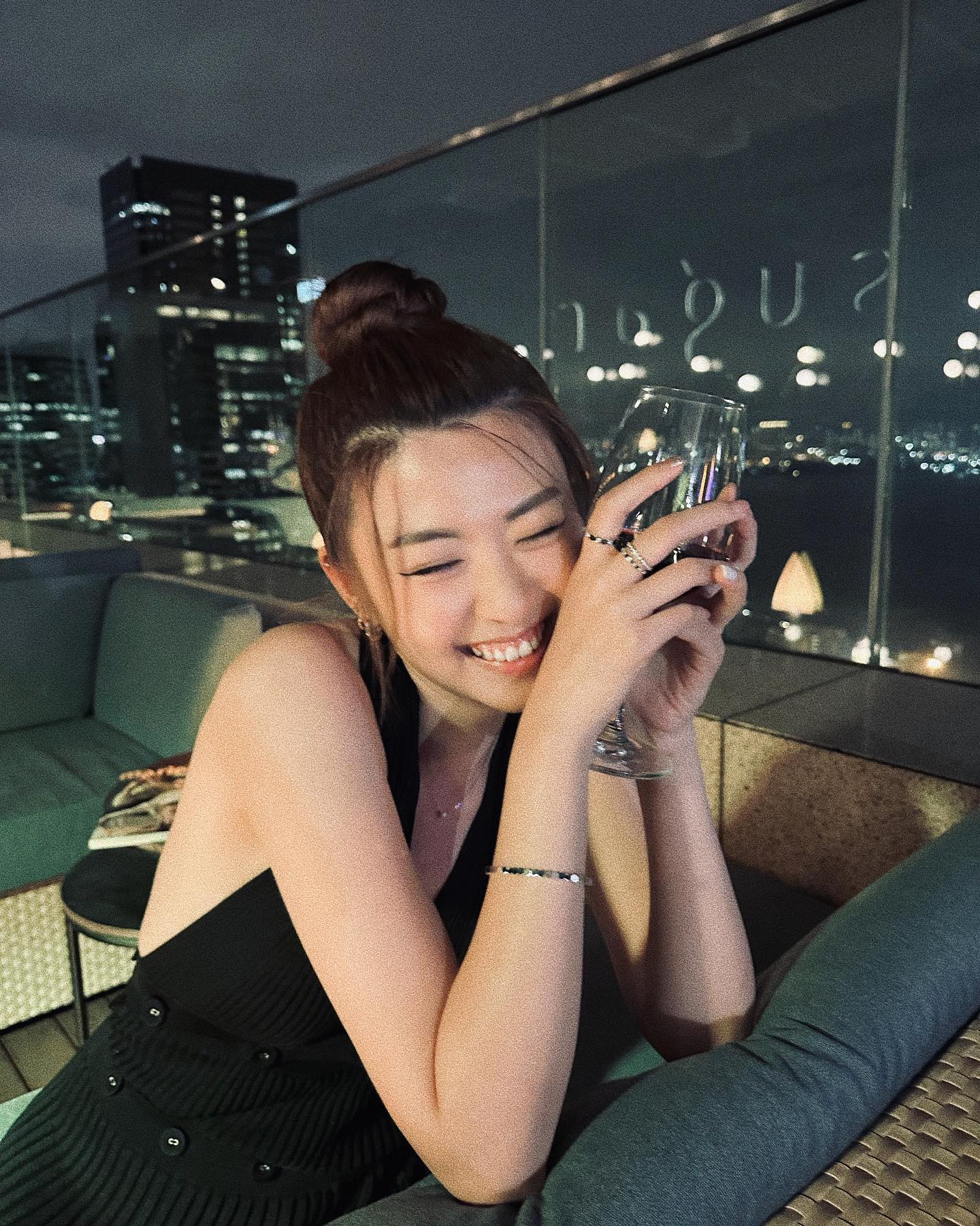  Happy 32 @marieclaire_hk ✨
我也跟著一起慢...