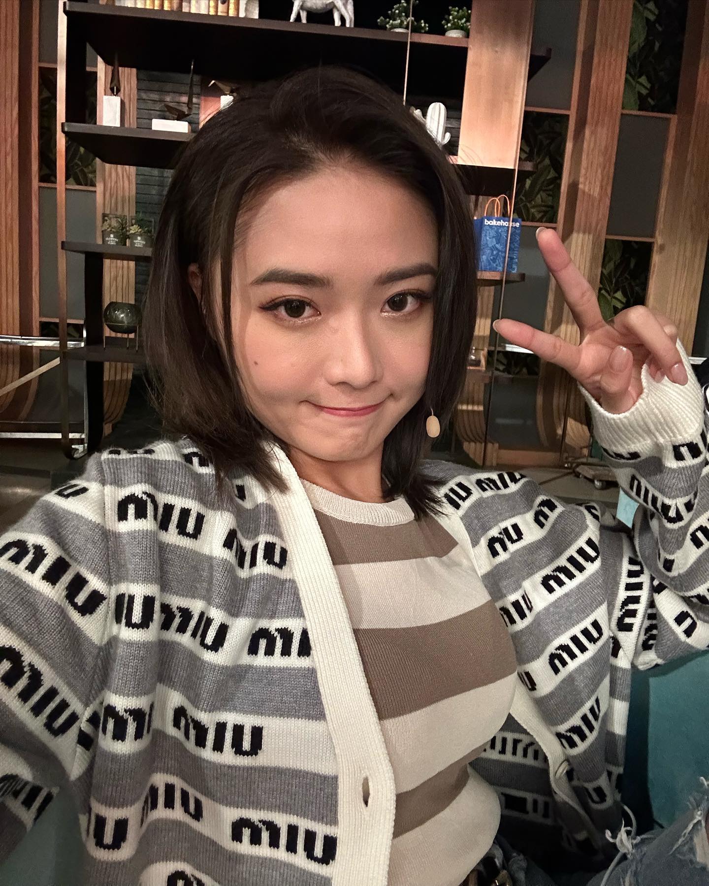 一陣10:30有個live game show
祝祖儀好運
D�...