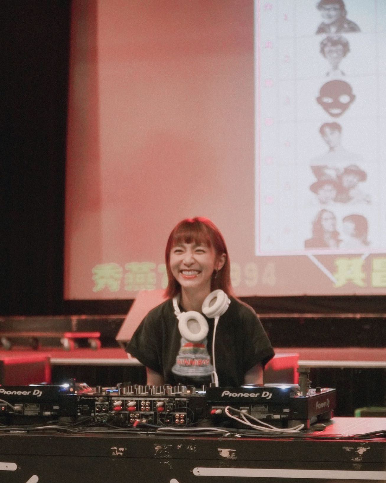  人生第一次當DJ 

絕對是菜鳥青蛙一隻...