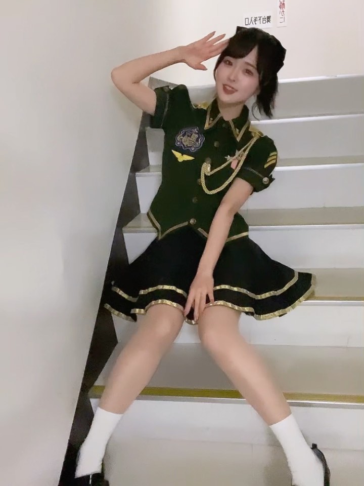  ポニーテールとアーミー衣装