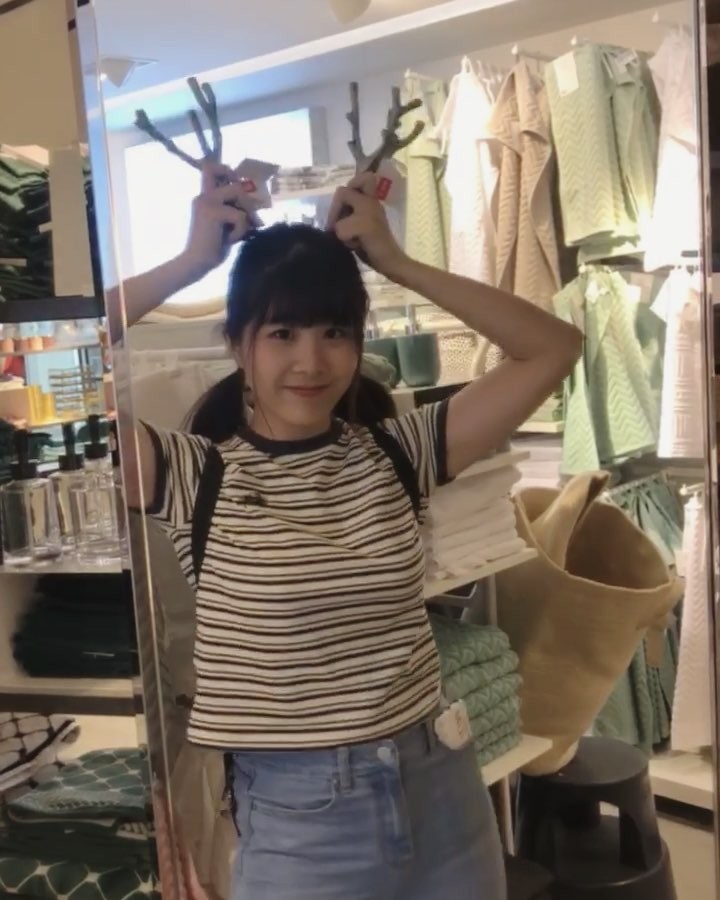  有次行H&M,男店主叫我拎呢兩隻角扮鹿�...