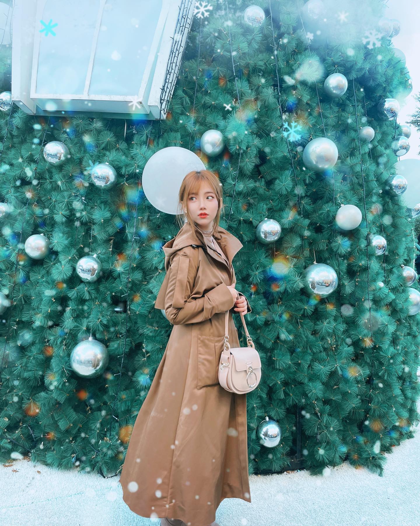  把中山那顆聖誕樹拍的像雪地一樣