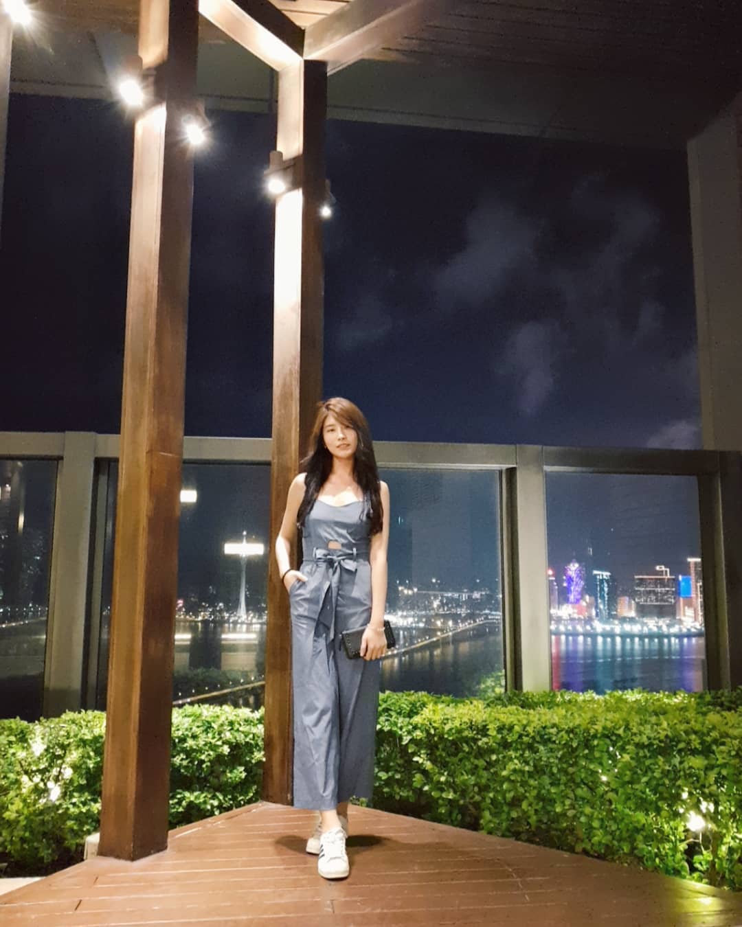  陌生的城市 七彩霓虹燈 
對於世界/ 我...