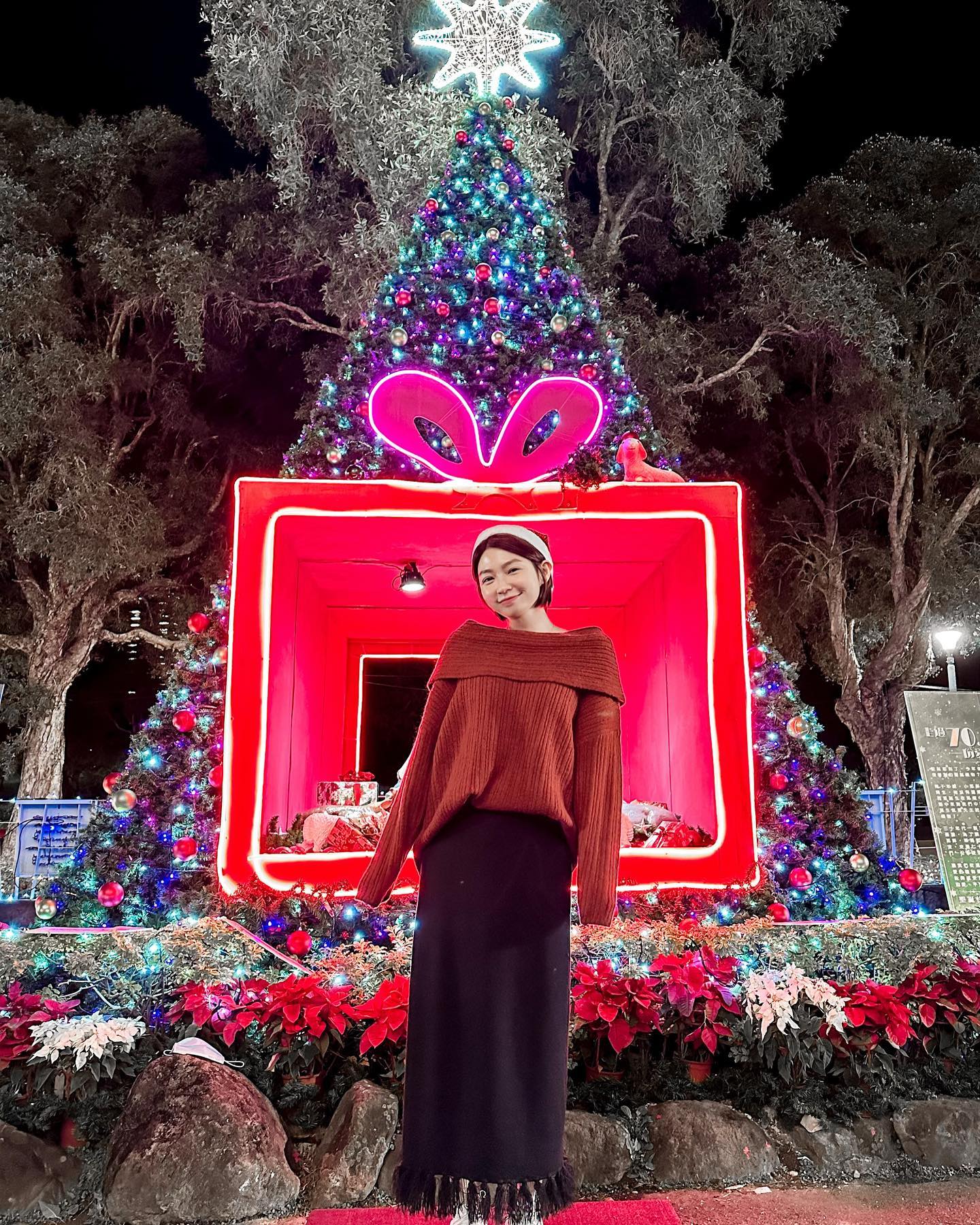  每一年的平安夜我都會陪陳先生去教�...
