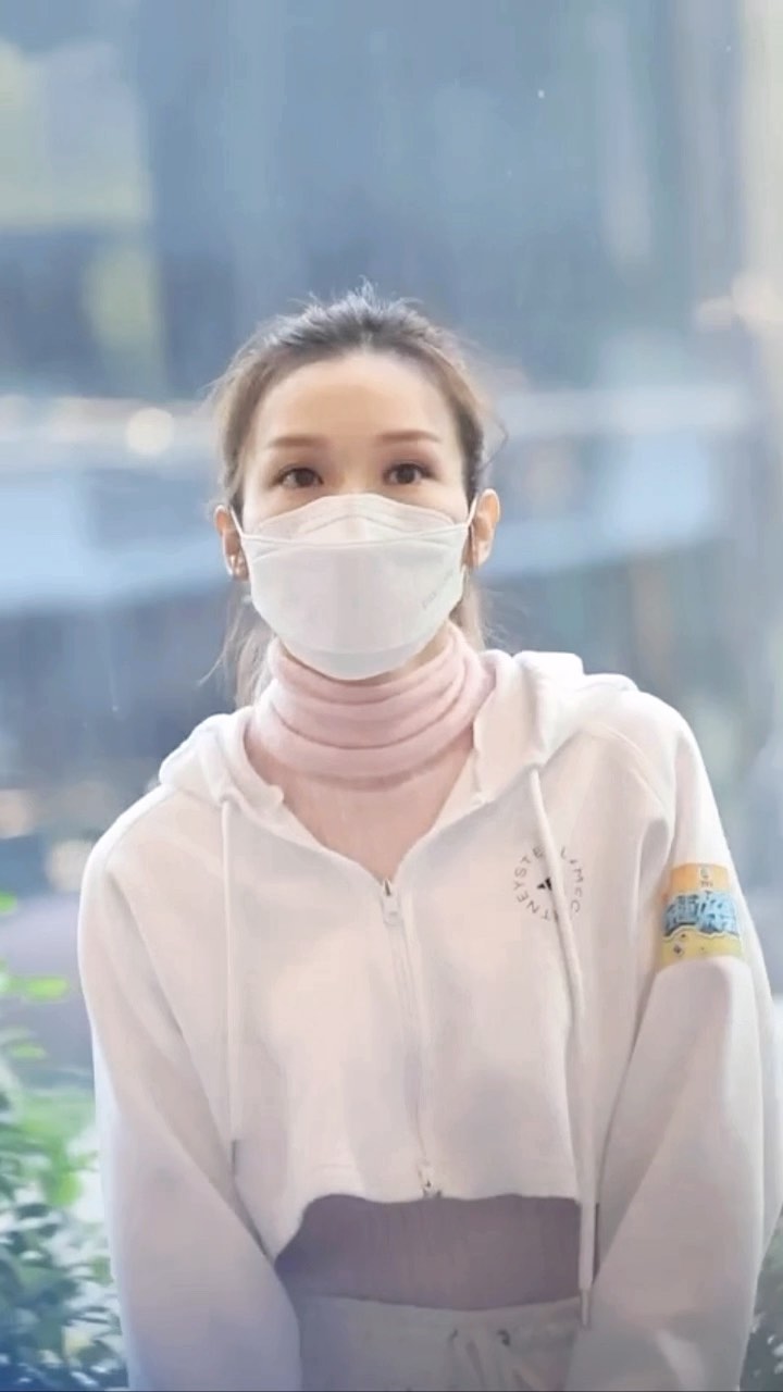  生活給予了 一片又一片碎片 
隨年年�...
