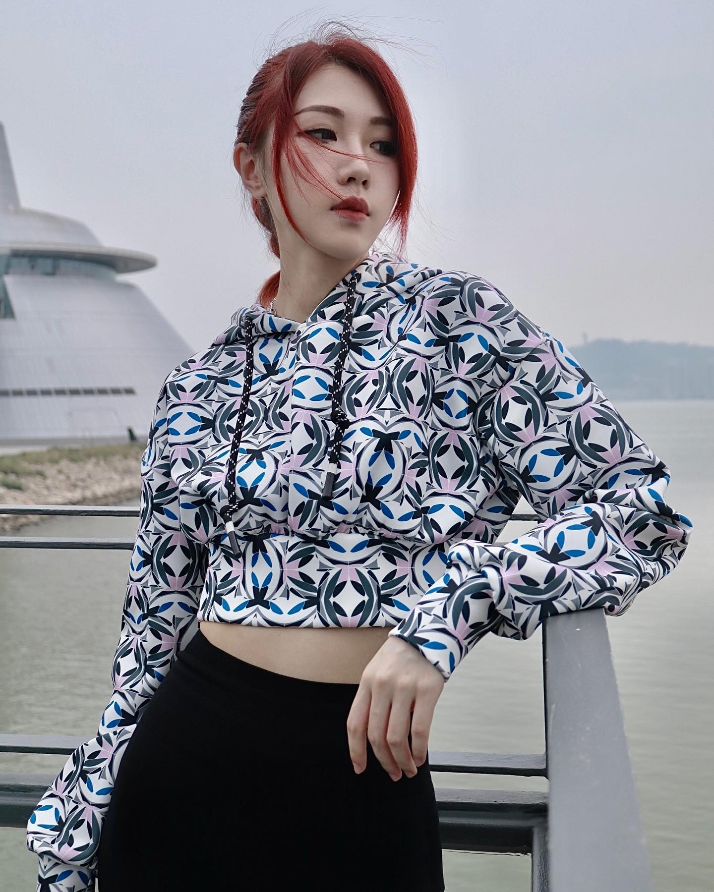  浪漫的人
有自己的烏托邦

#SARALOLO AWFA...