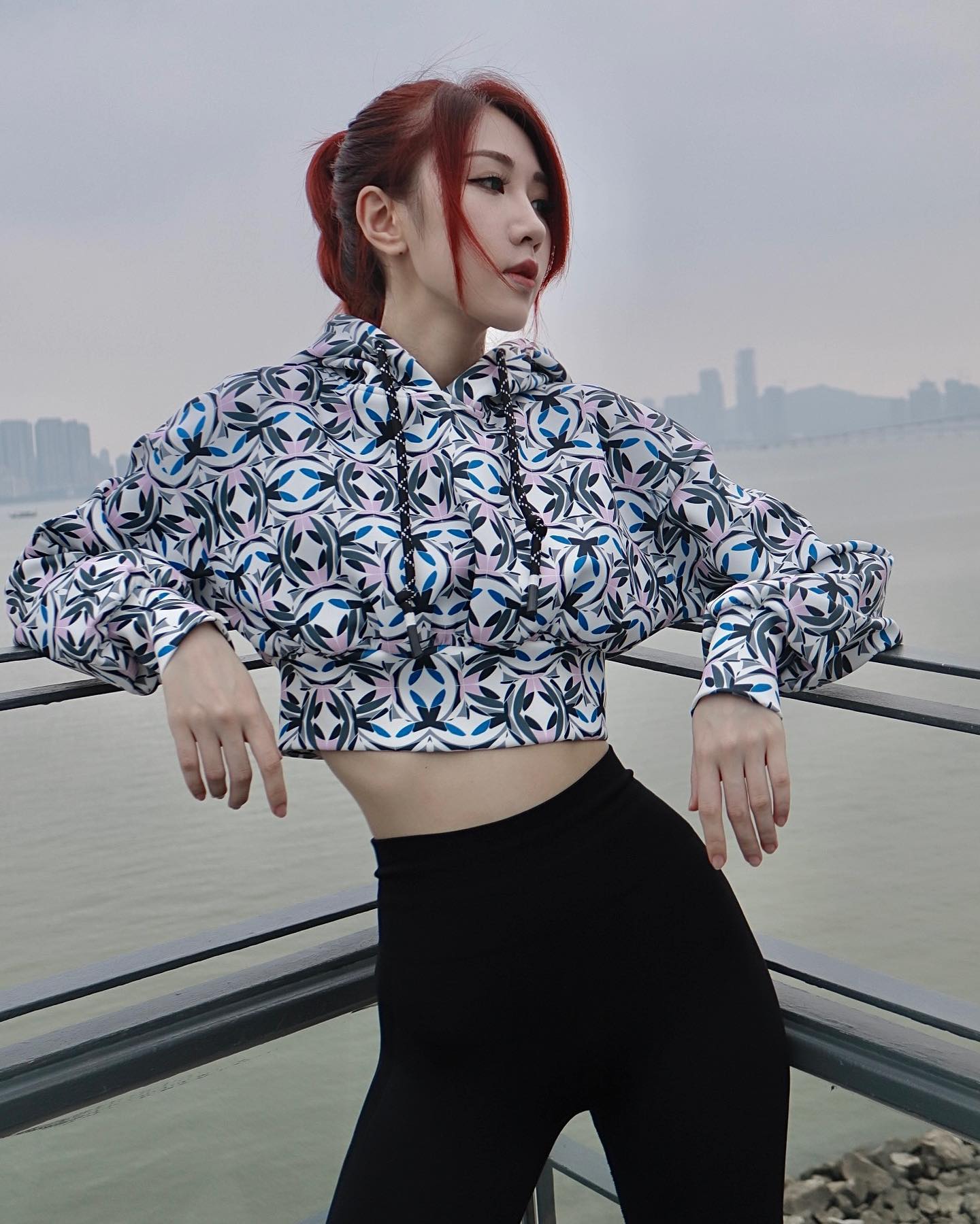  浪漫的人
有自己的烏托邦

#SARALOLO AWFA...