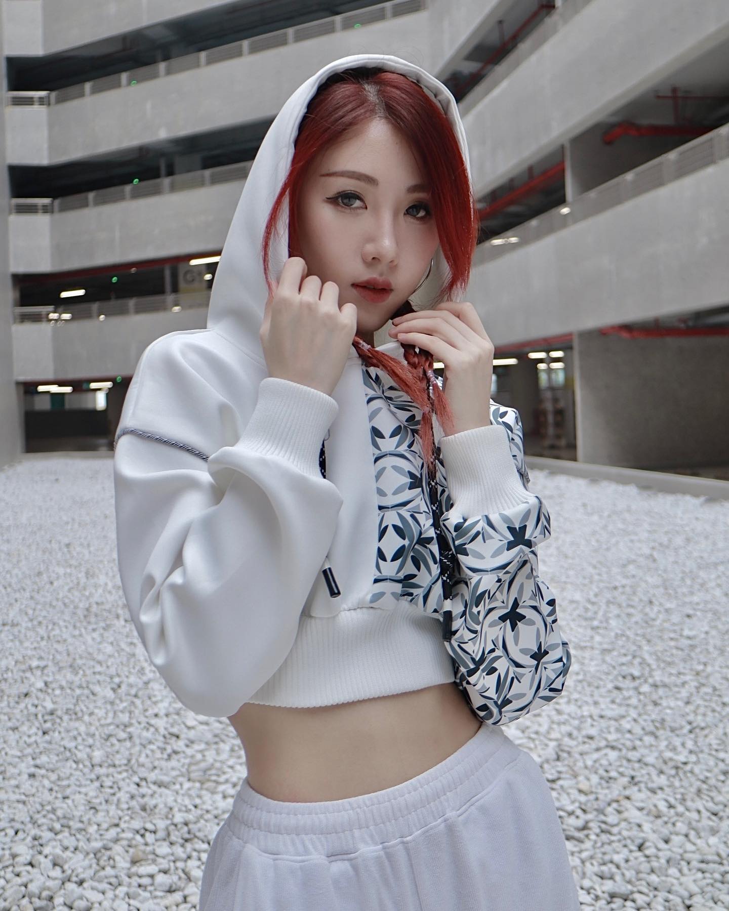  浪漫的人
有自己的烏托邦

#SARALOLO AWFA...