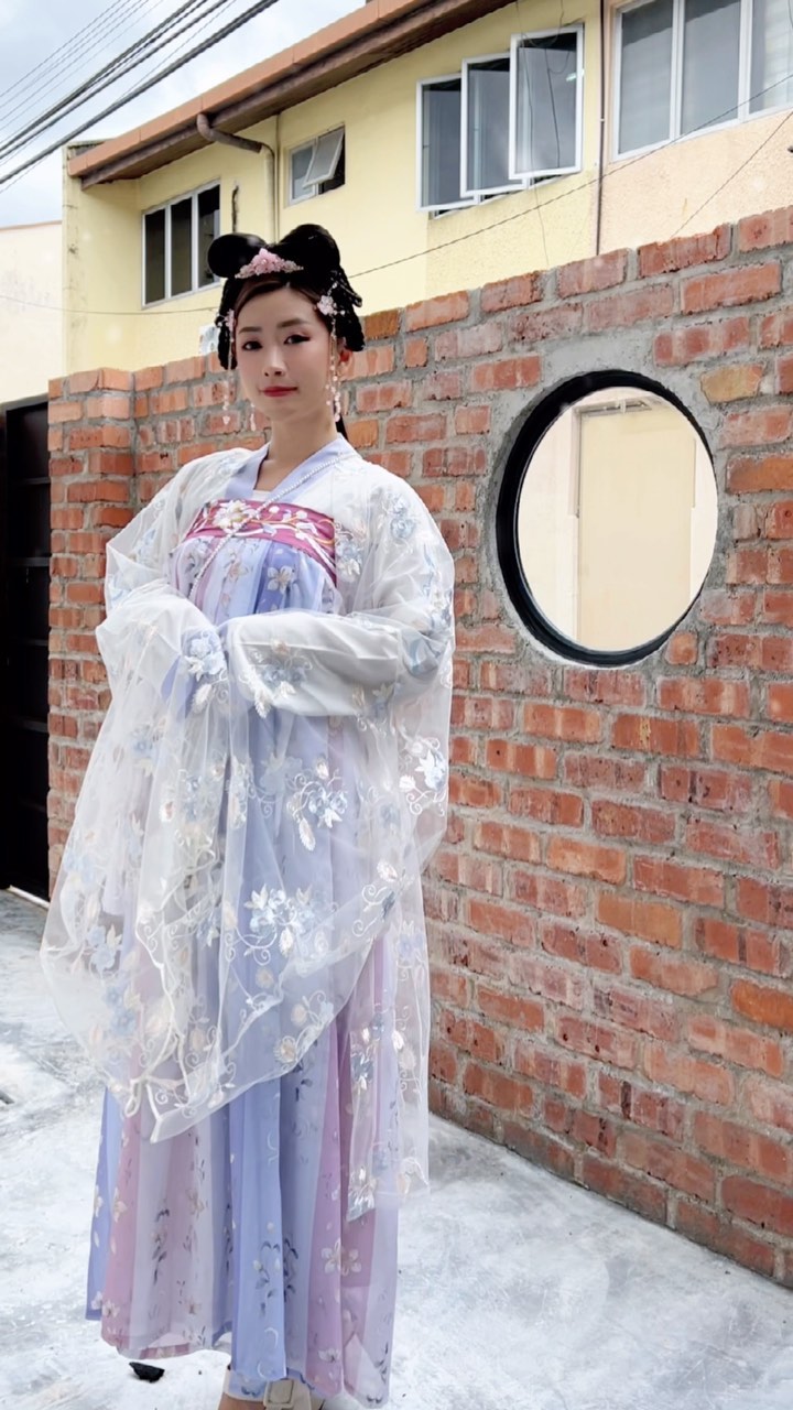  一知道主題是漢服
就立刻買了全套～
...