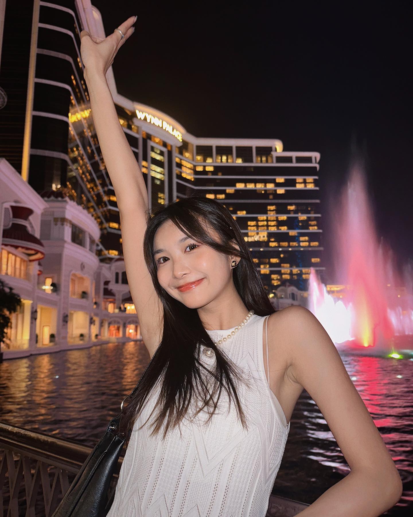  不知道怎去擺pose的我～
勉強拍到2張�...