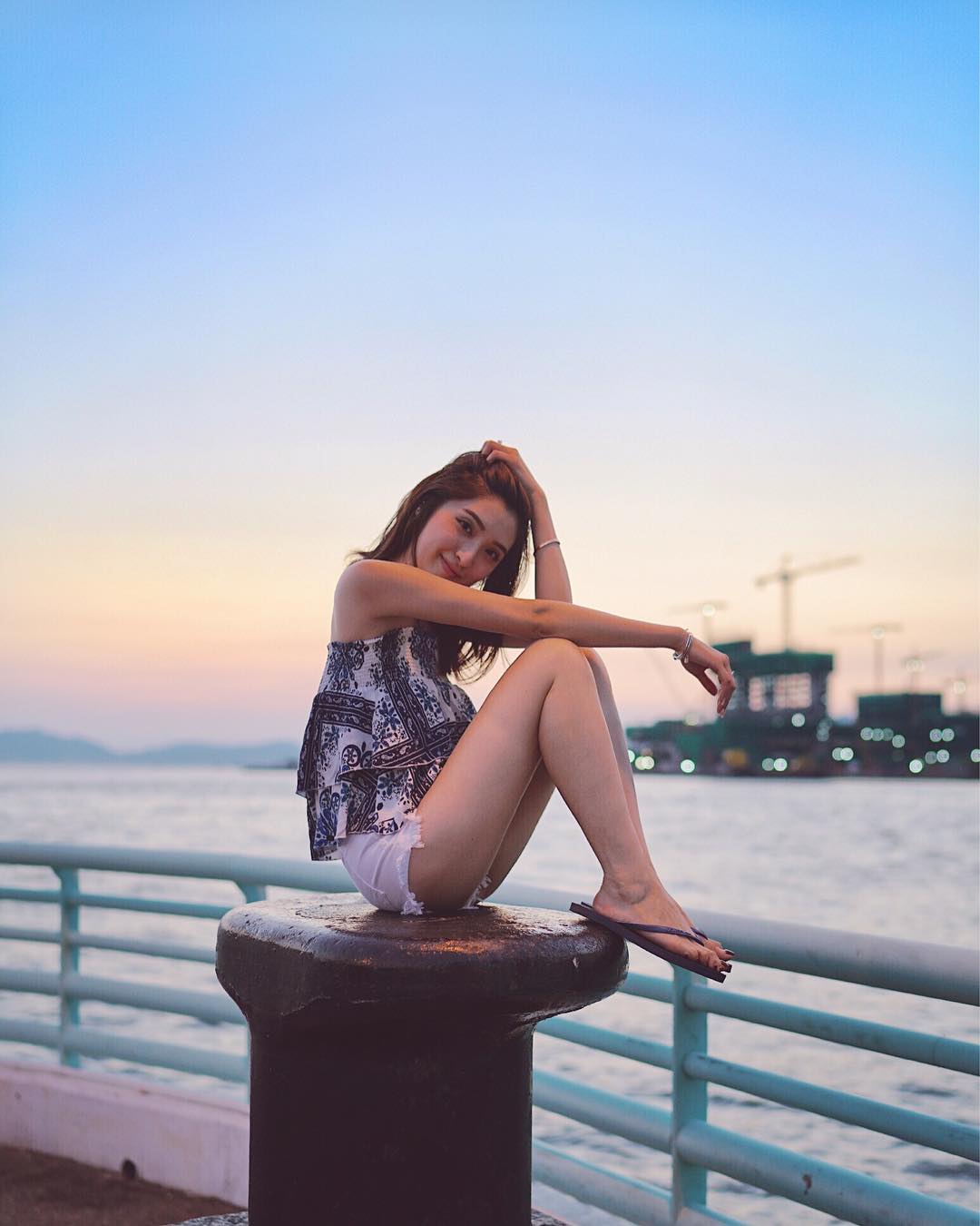  -
妳最近炒雞期待的一件事  整個宇宙�...