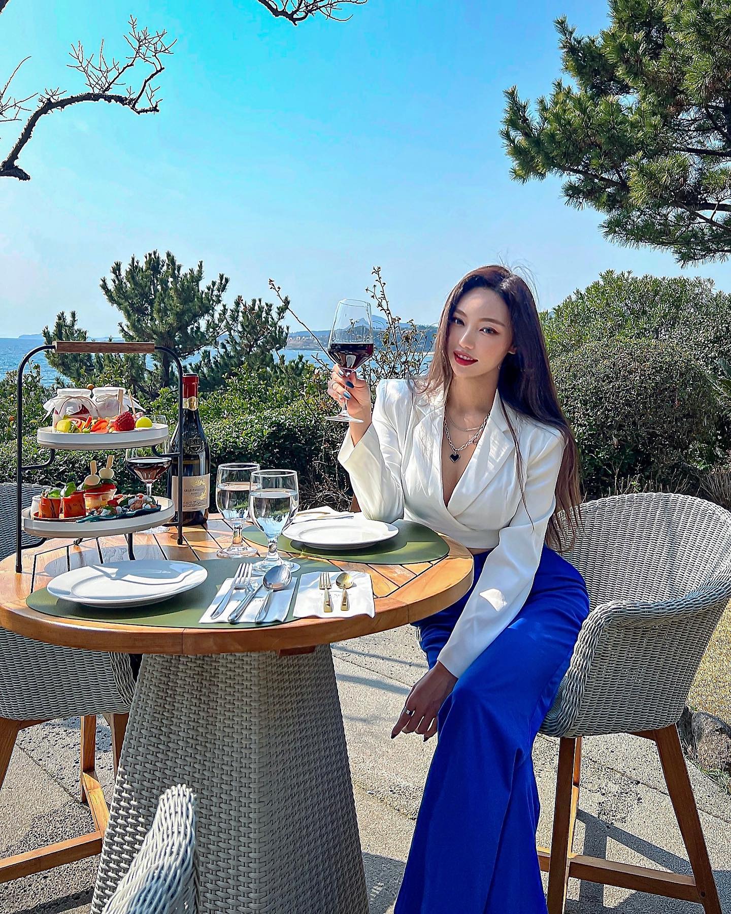  디저트 타워는 바로 이고:) 
조녜.. 웬...