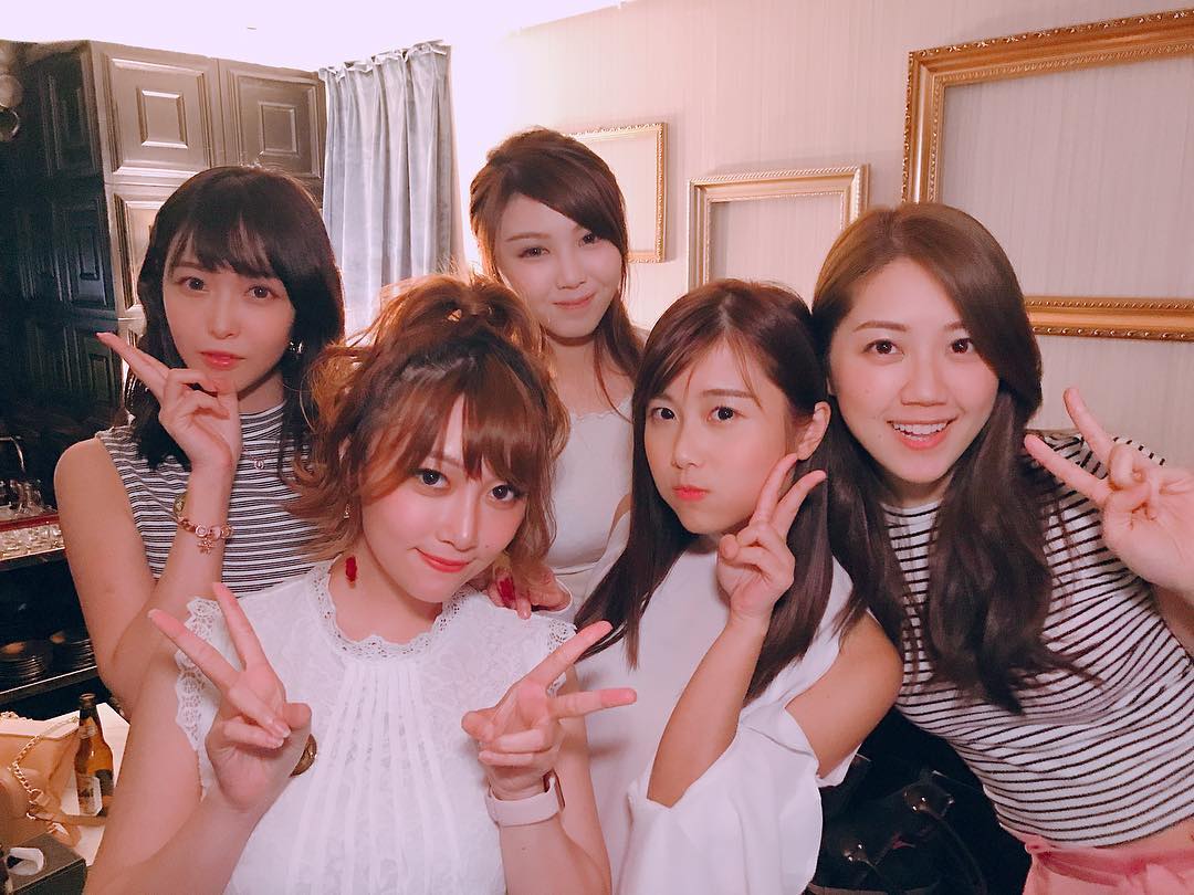  哇 女呀！
哇 靚女呀！
哇 5個靚女呀�...