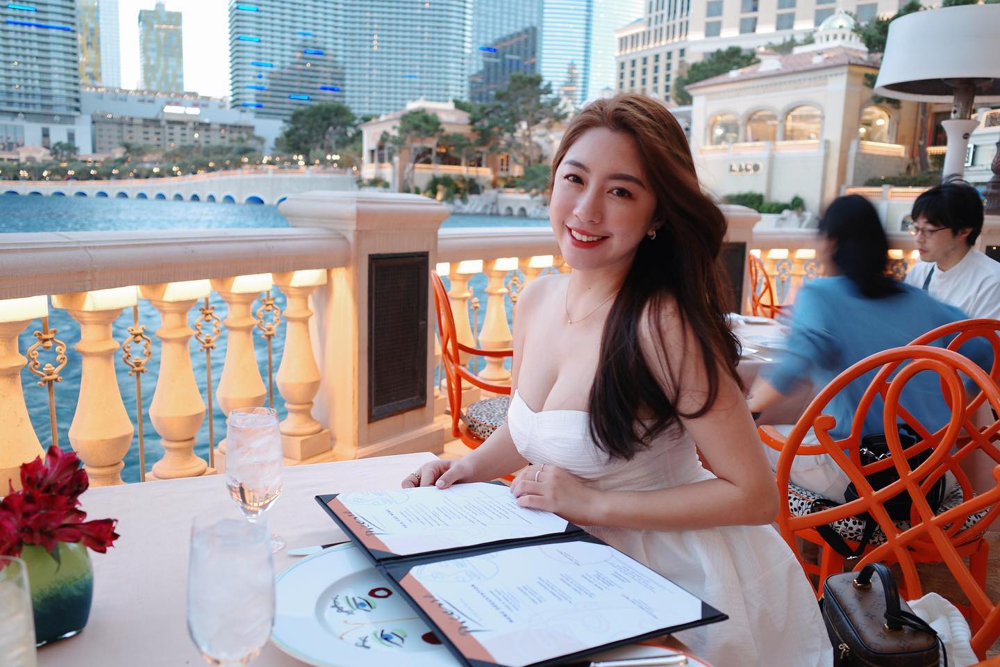  在Las Vegas的兩天
就是吃飯看秀小賭吃�...