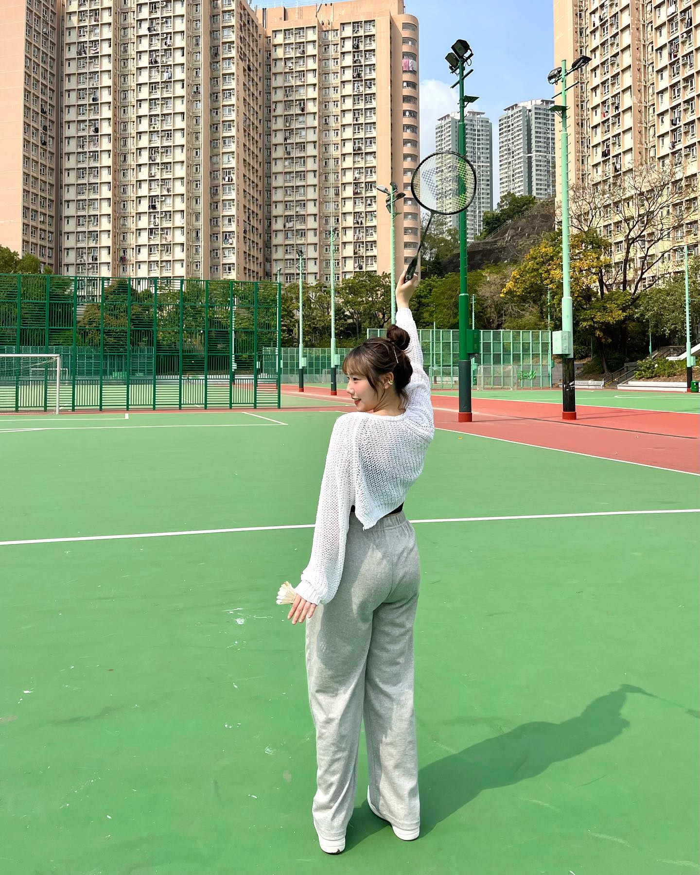  影靚相嘅背後…
圖1 > 扮吓打羽毛球先...